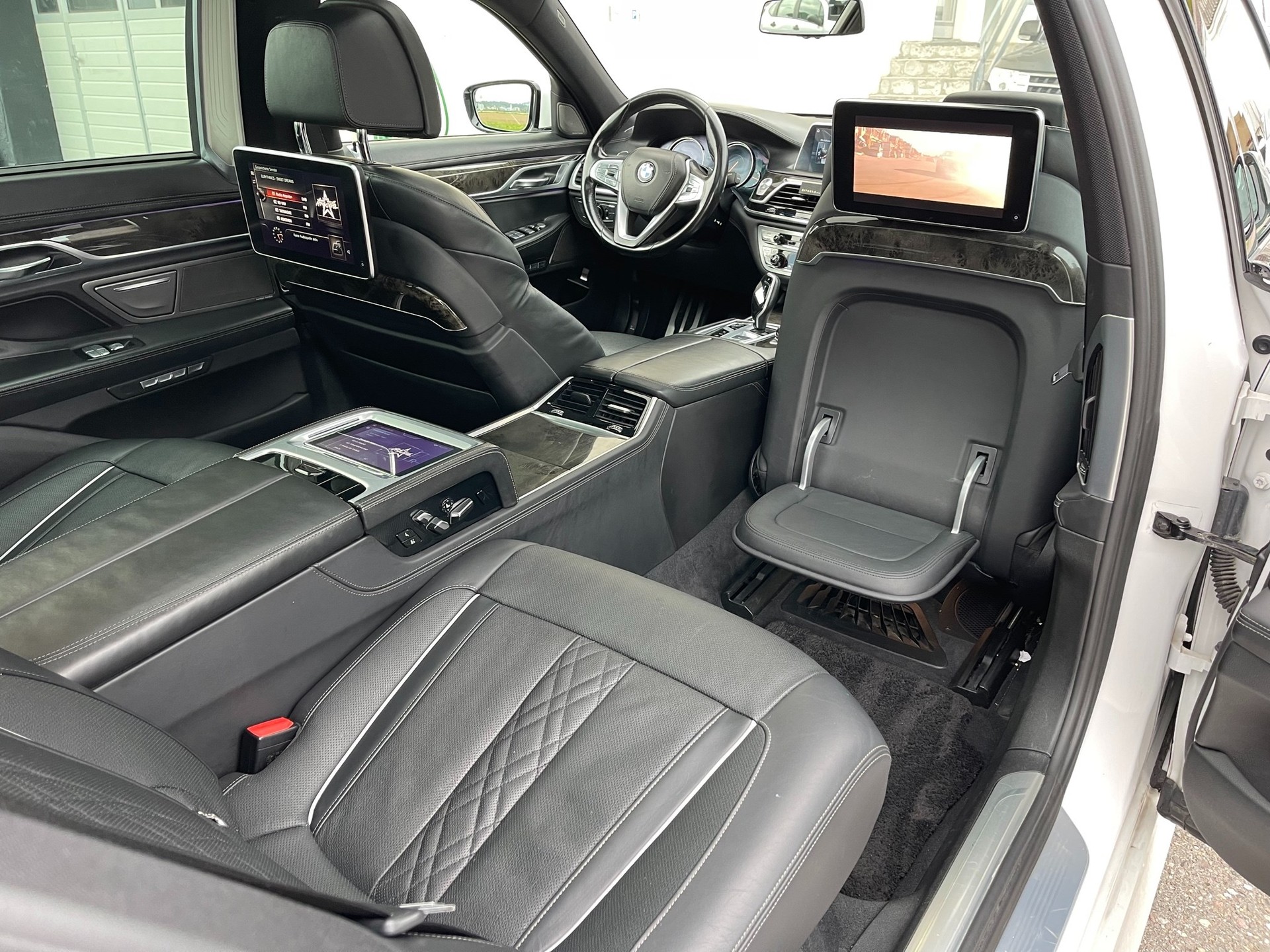BMW 750Ld xDrive Steptronic-image-11