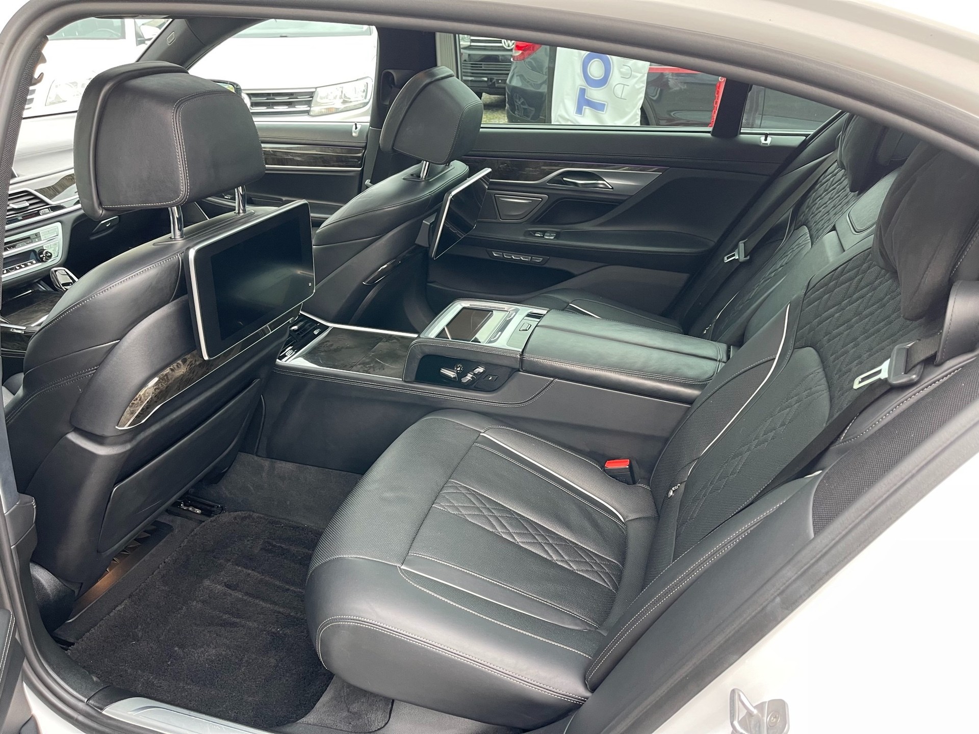 BMW 750Ld xDrive Steptronic-image-13