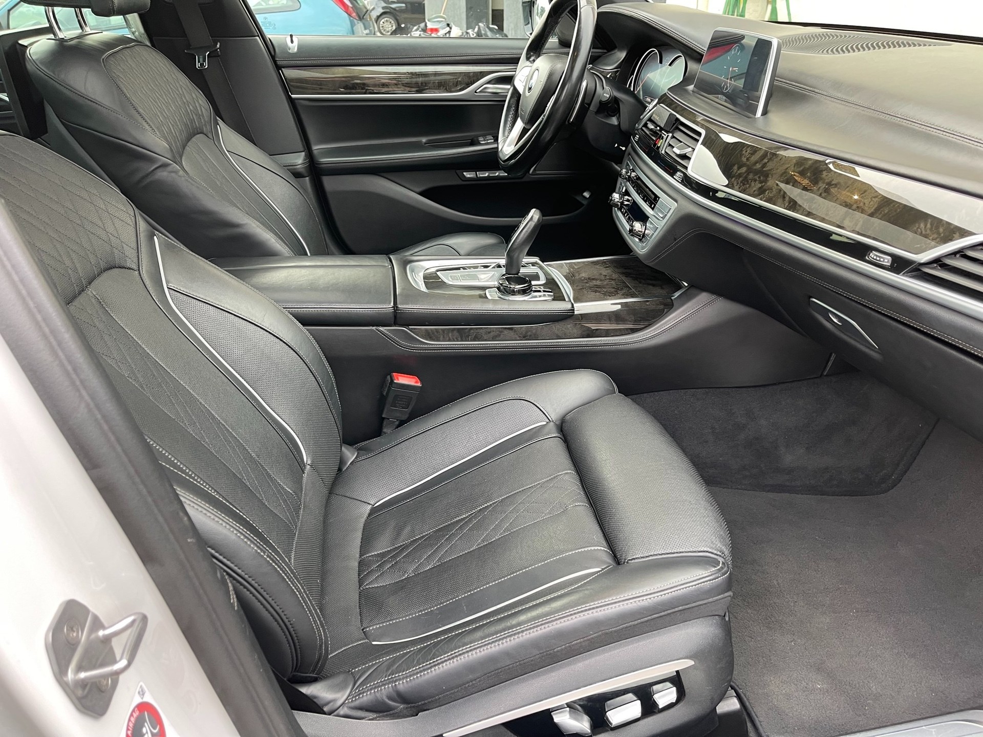 BMW 750Ld xDrive Steptronic-image-3