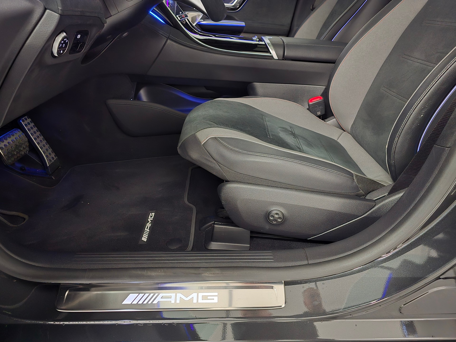 MERCEDES-BENZ EQE 43 AMG 4 Matic-image-15