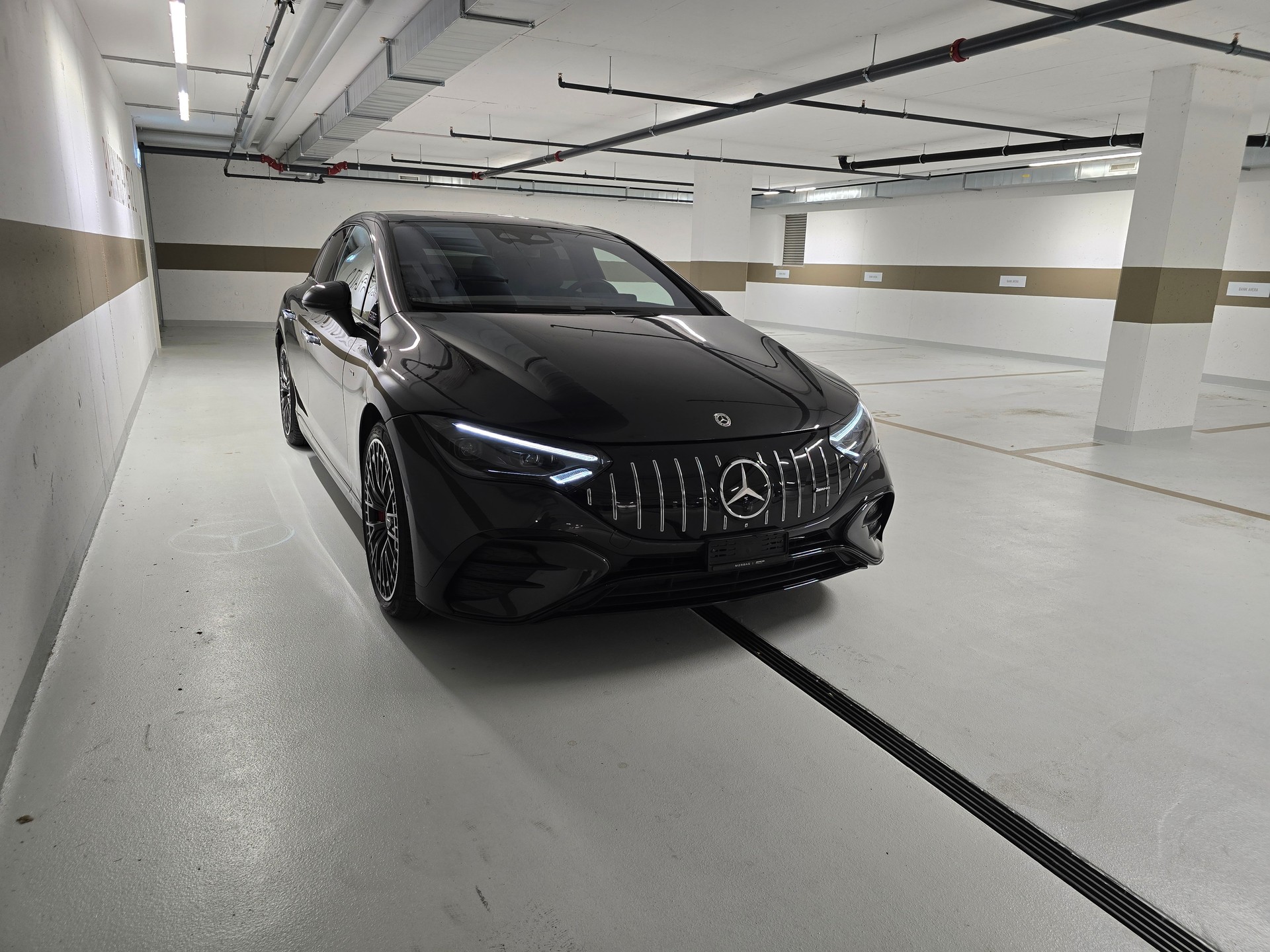 MERCEDES-BENZ EQE 43 AMG 4 Matic-image-2