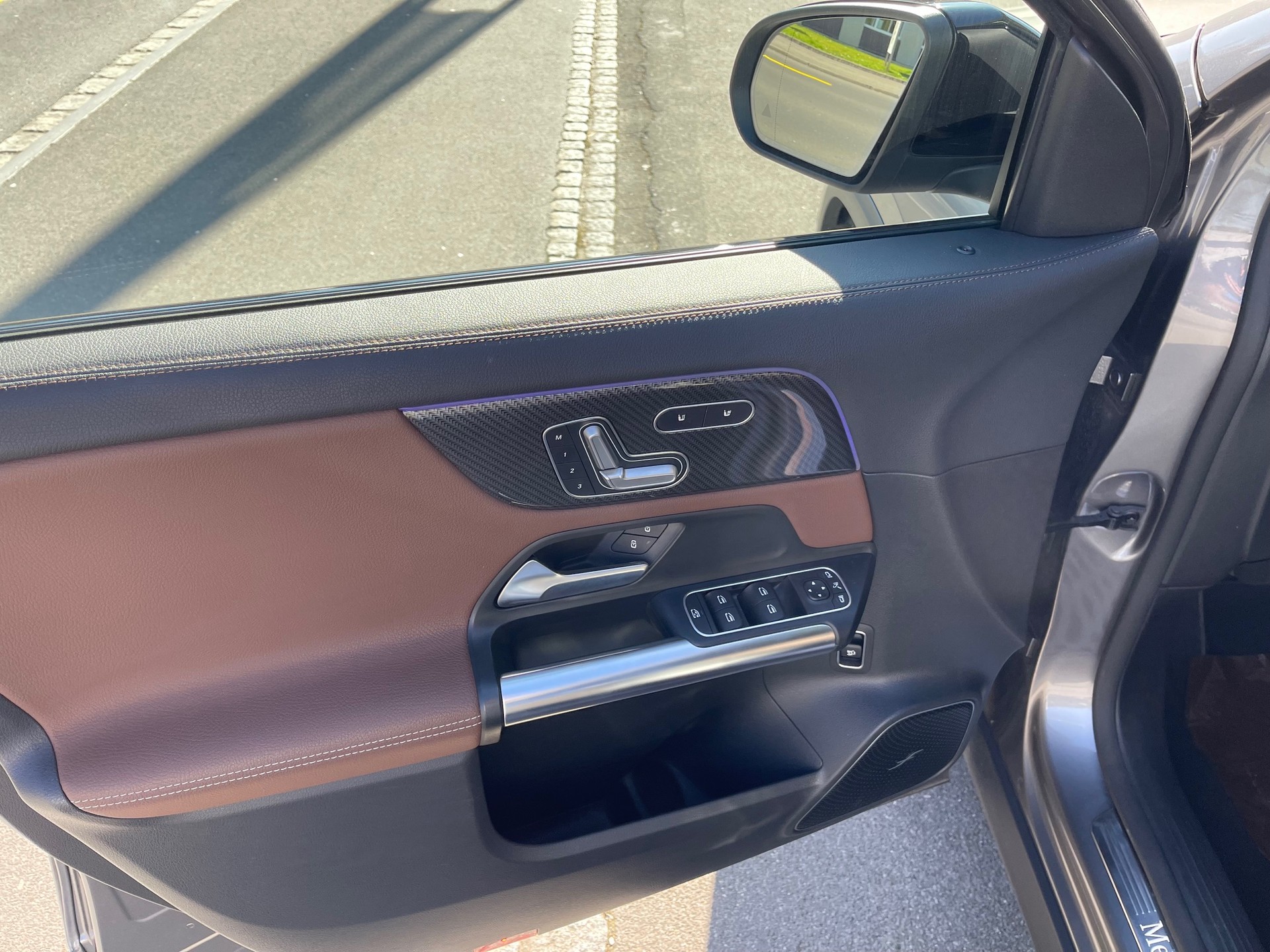 MERCEDES-BENZ GLA 220d 4Matic AMG Line 8G-DCT-image-9