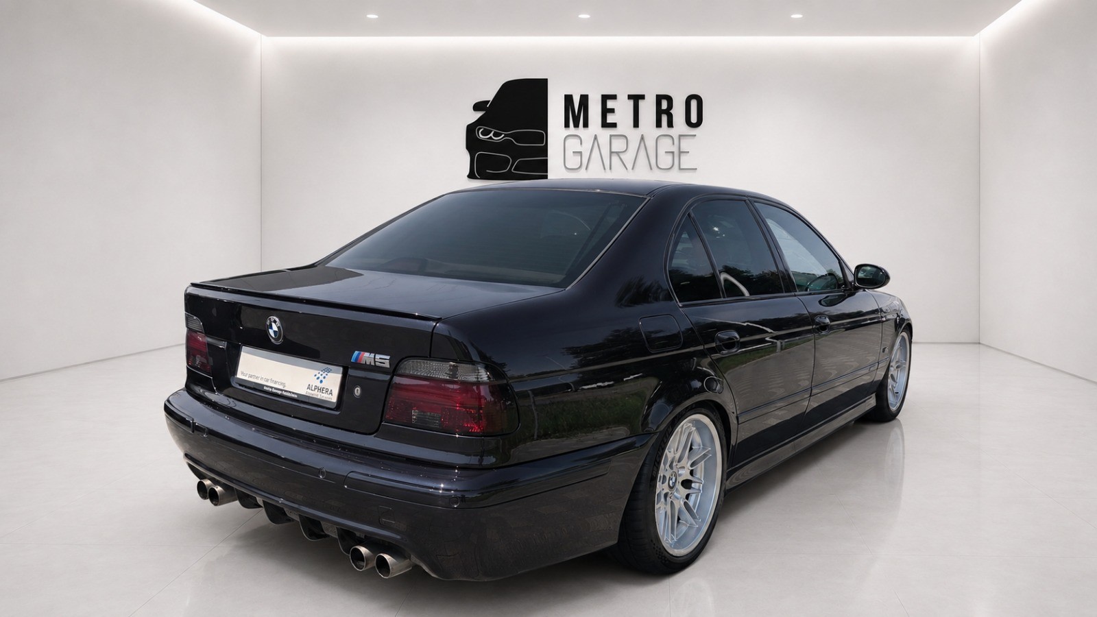 BMW M5-showroom-element-3