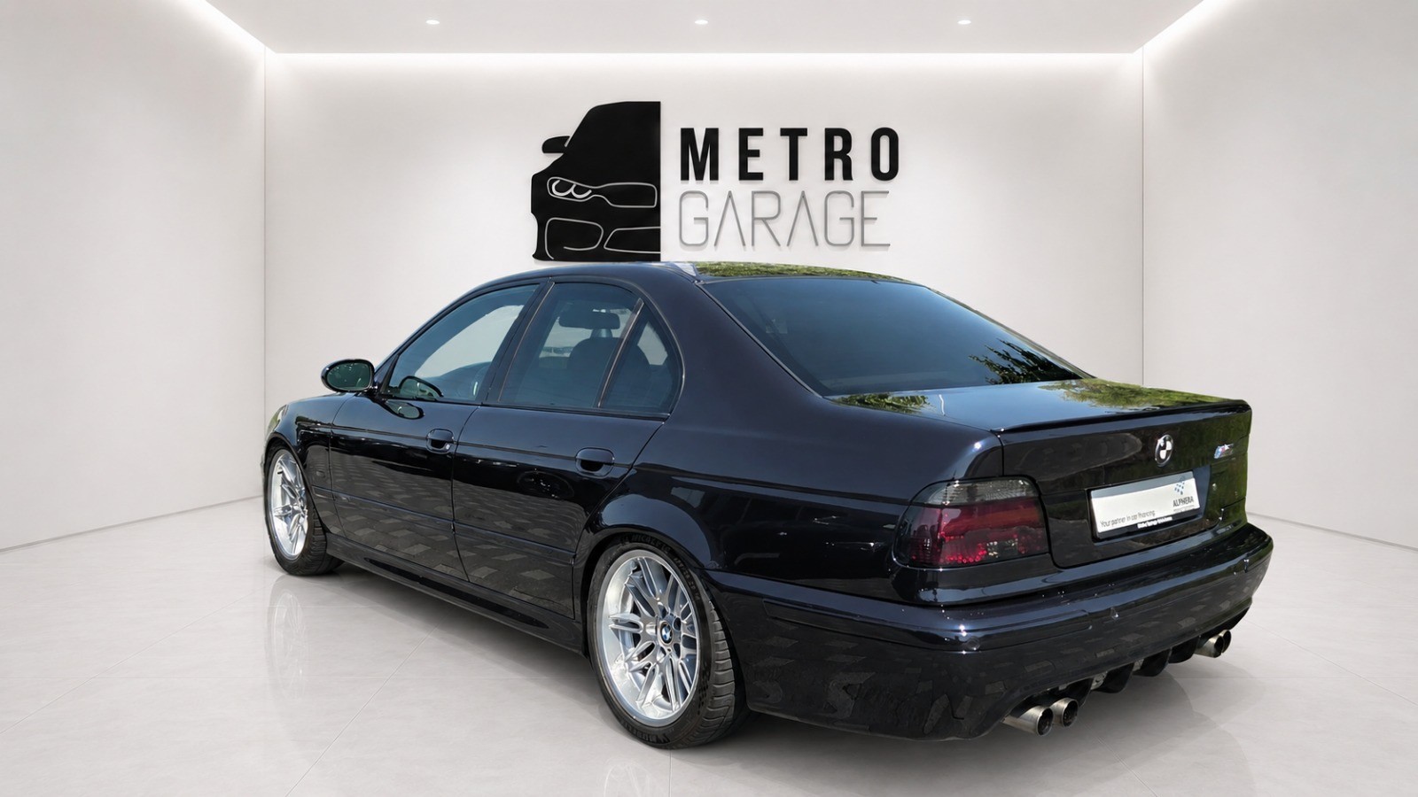 BMW M5-showroom-element-2