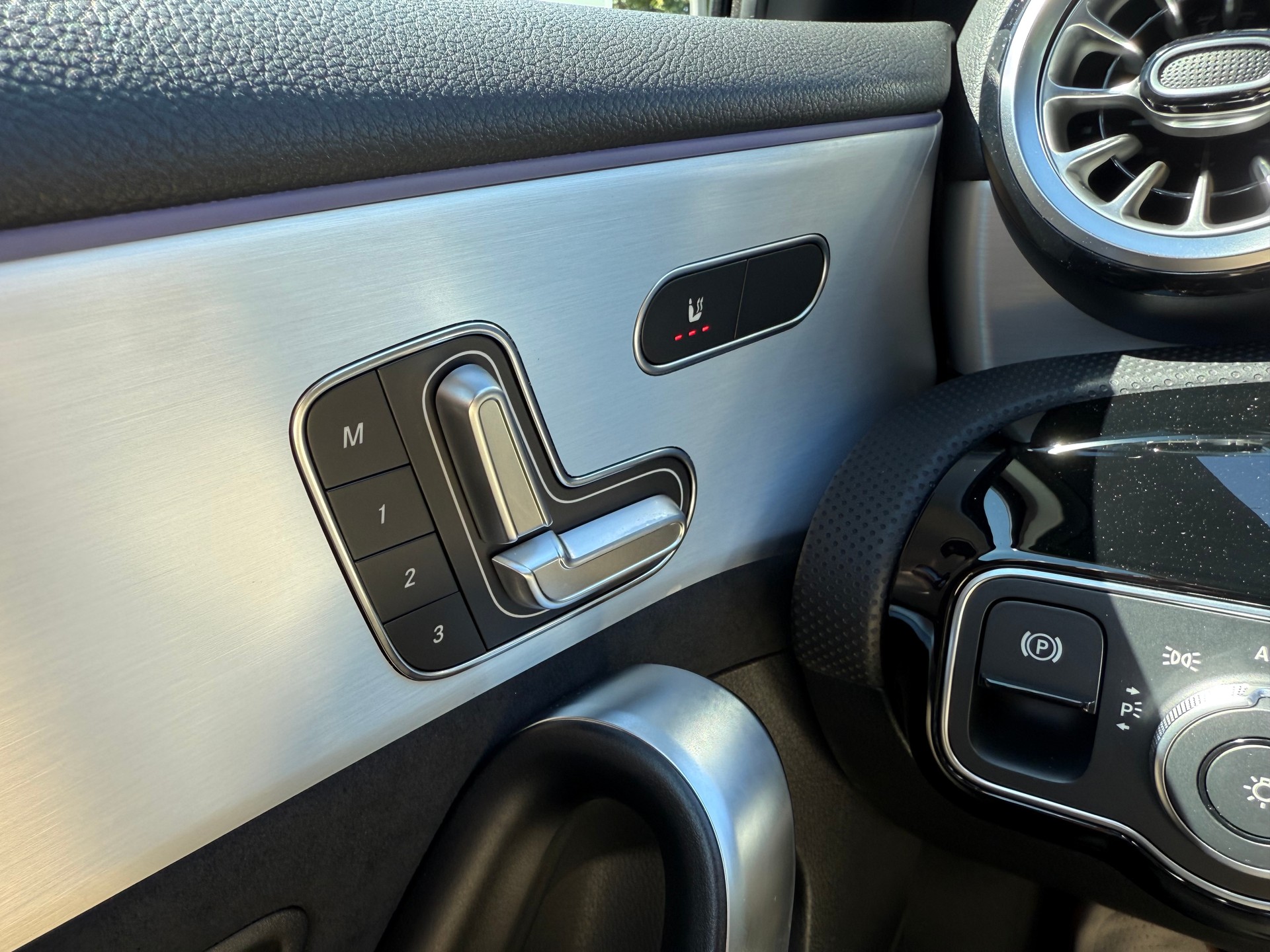MERCEDES-BENZ A 250 4Matic 8G-DCT-image-11