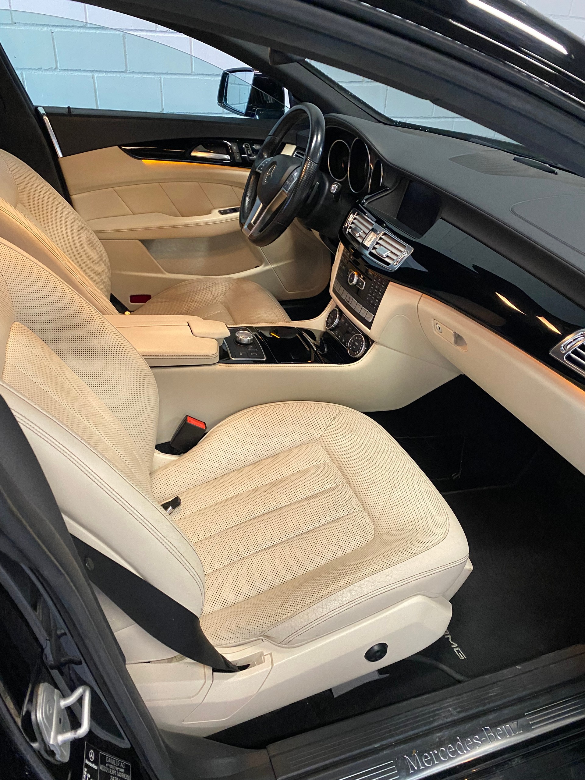 MERCEDES-BENZ CLS 500 4Matic 7G-Tronic-image-9