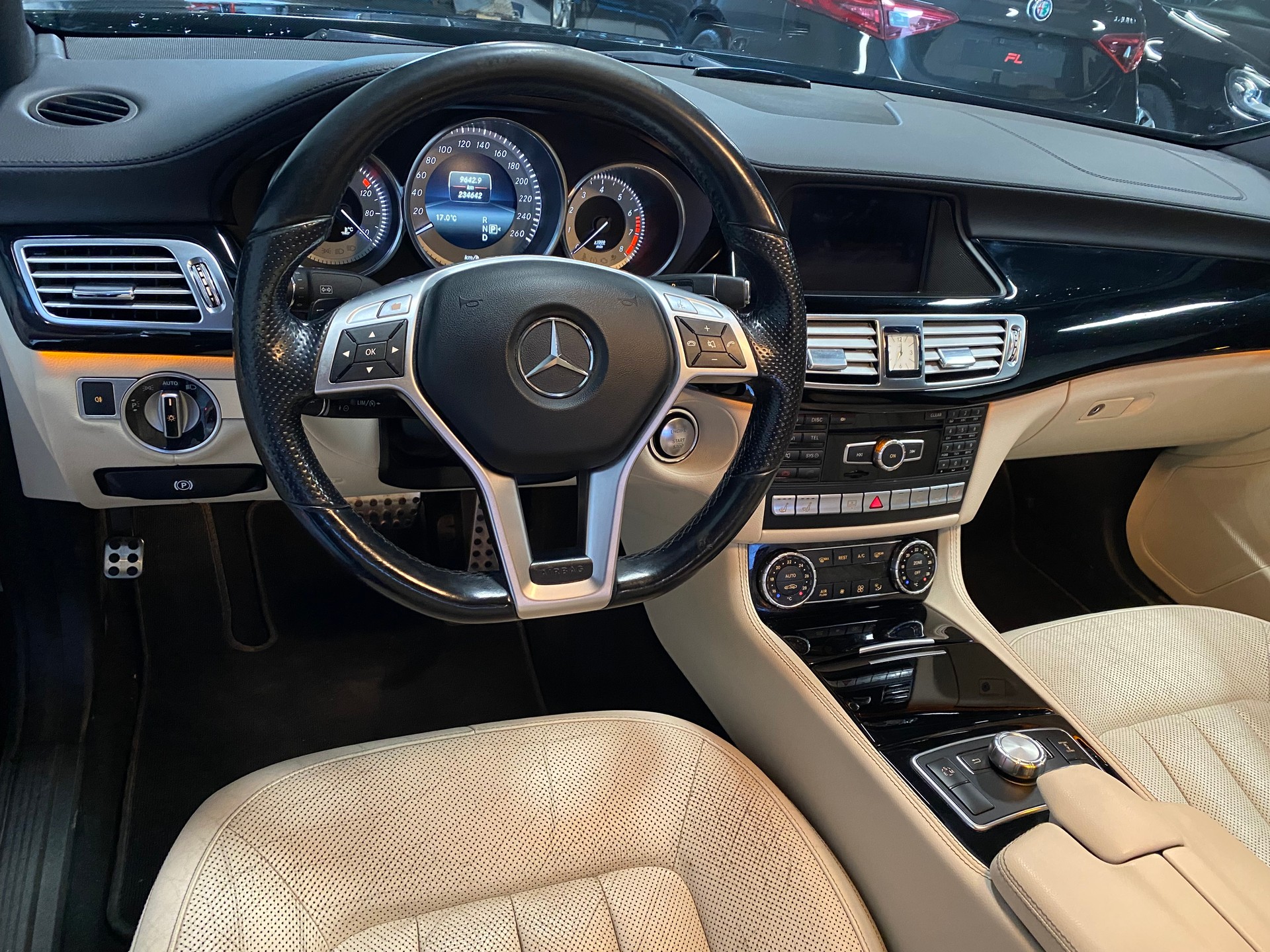 MERCEDES-BENZ CLS 500 4Matic 7G-Tronic-image-14
