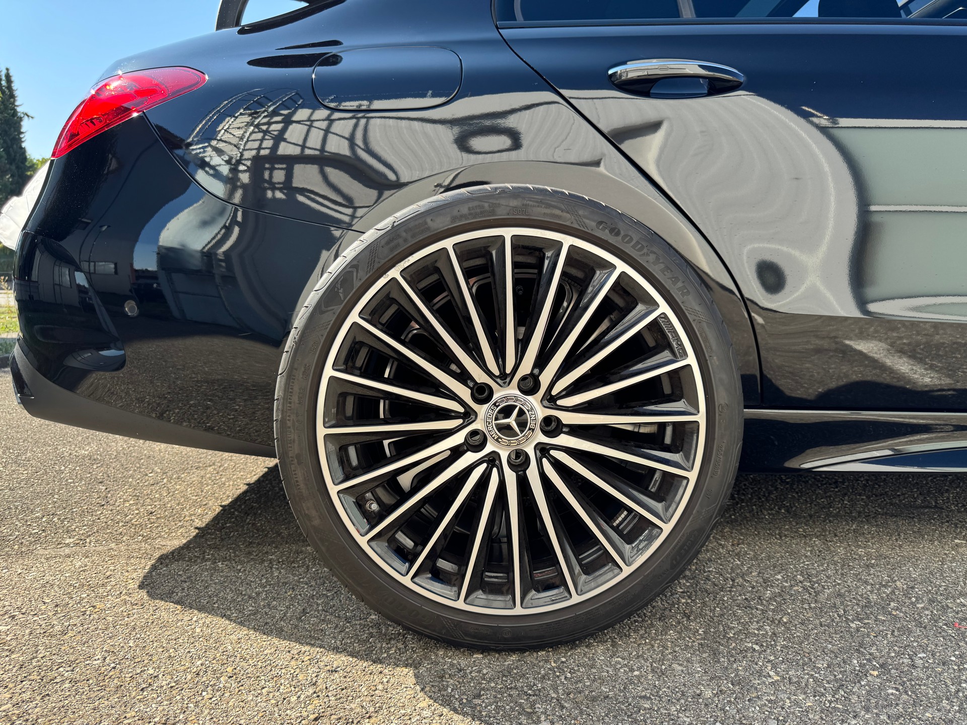 MERCEDES-BENZ C 300 4Matic AMG Line-image-7