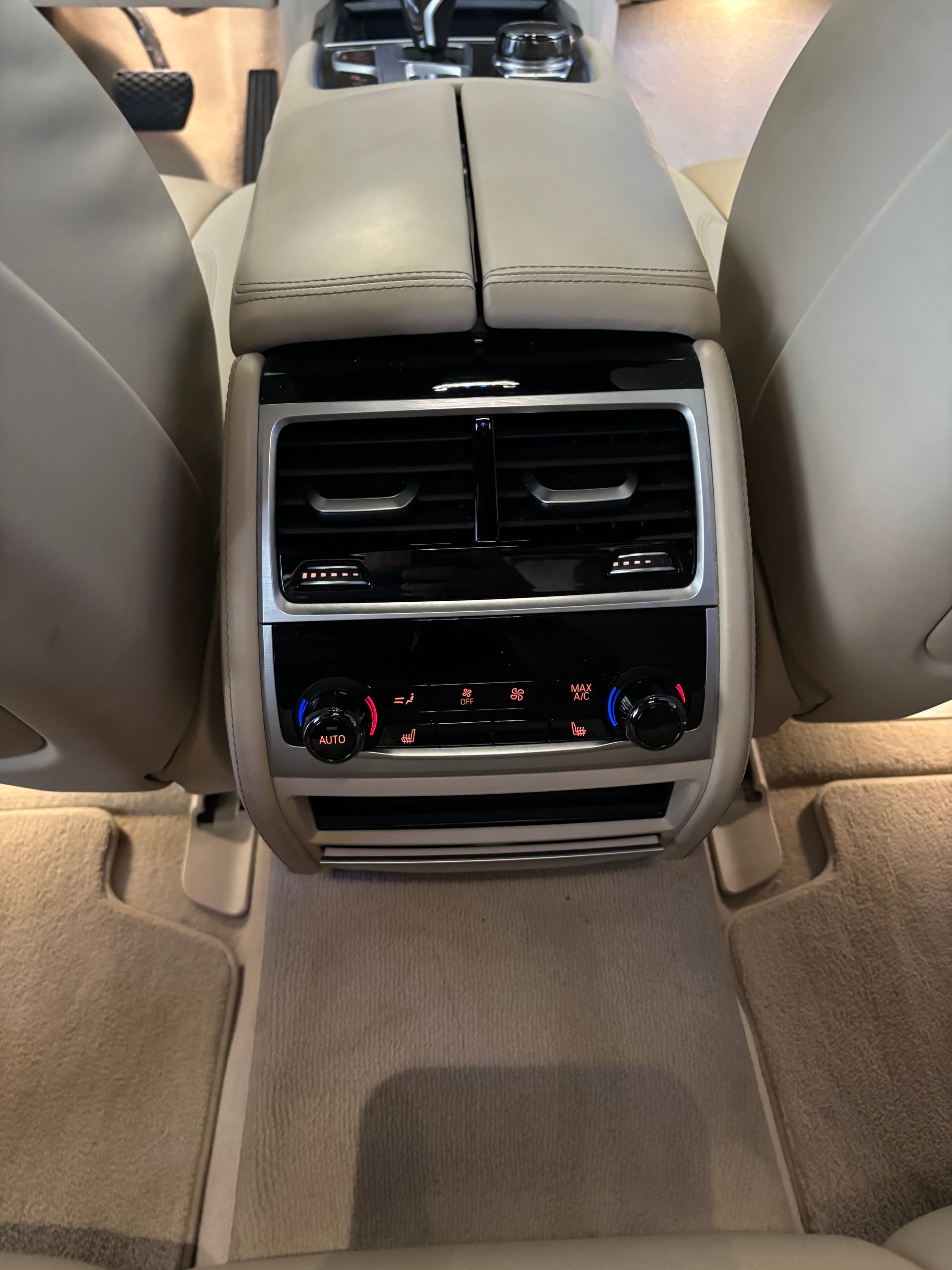 BMW 750d xDrive Steptronic-image-6
