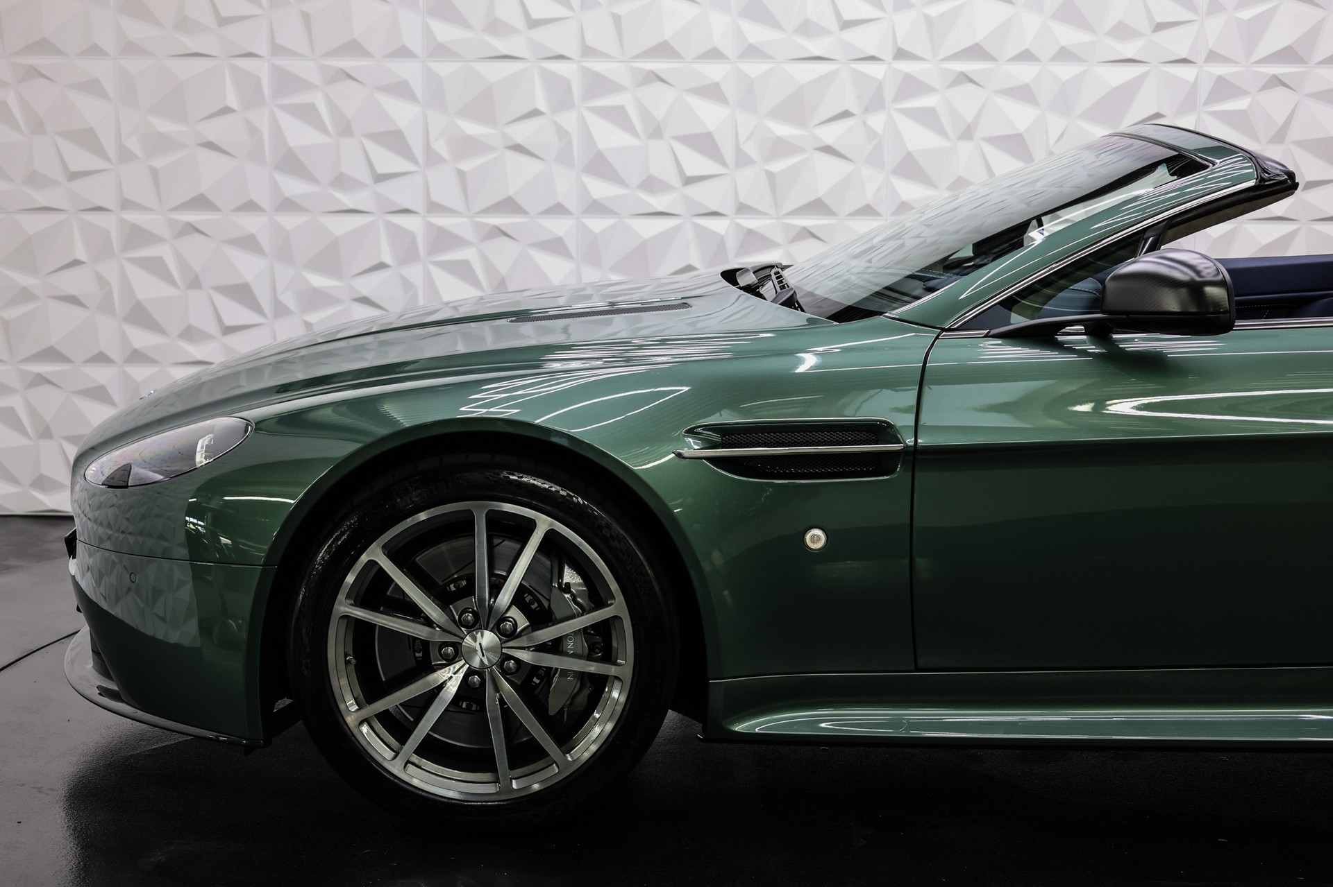 ASTON MARTIN V8 Vantage Roadster 4.7 S Sportshift-image-12