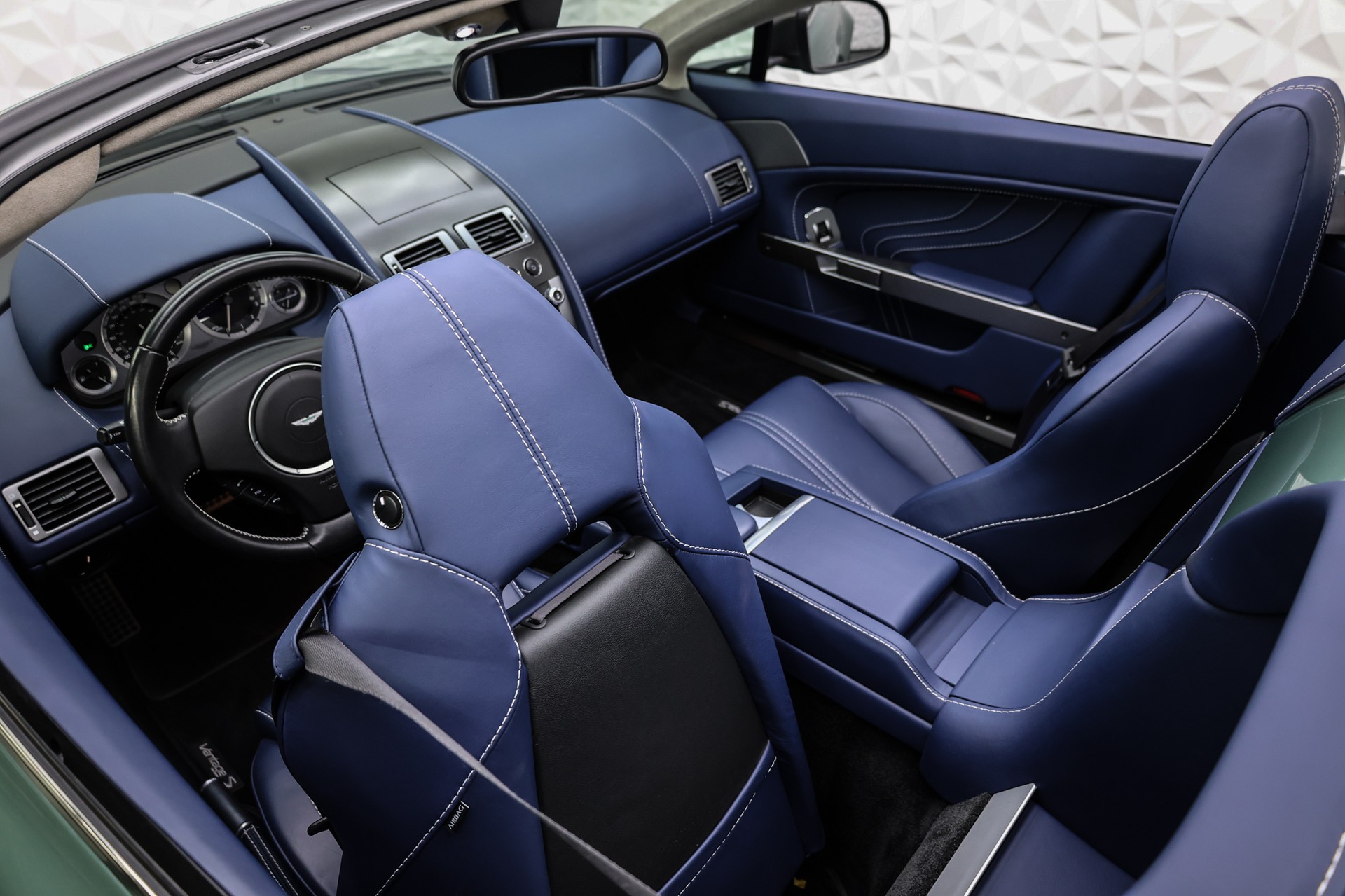 ASTON MARTIN V8 Vantage Roadster 4.7 S Sportshift-image-29