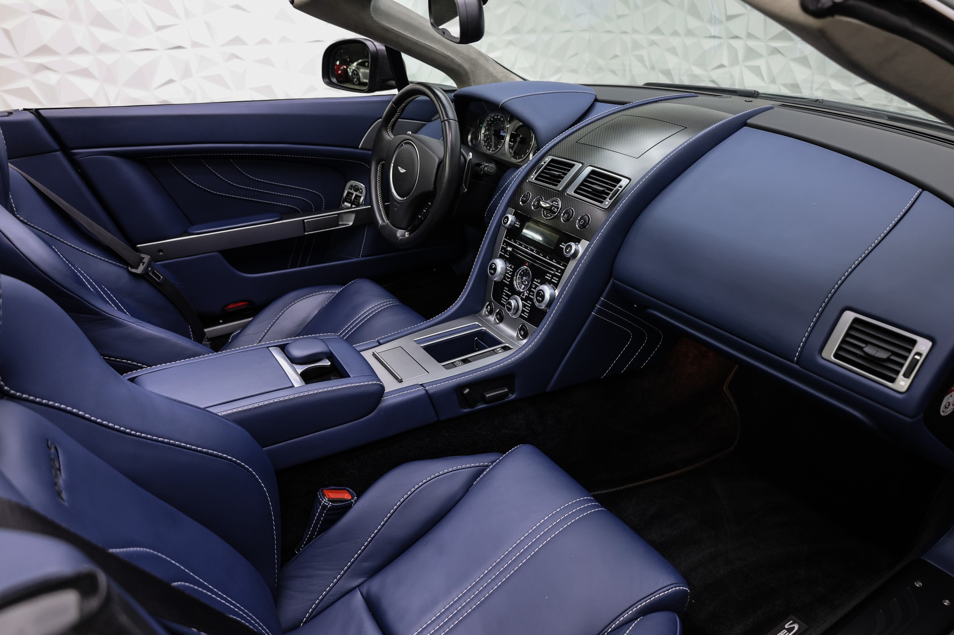 ASTON MARTIN V8 Vantage Roadster 4.7 S Sportshift-image-30