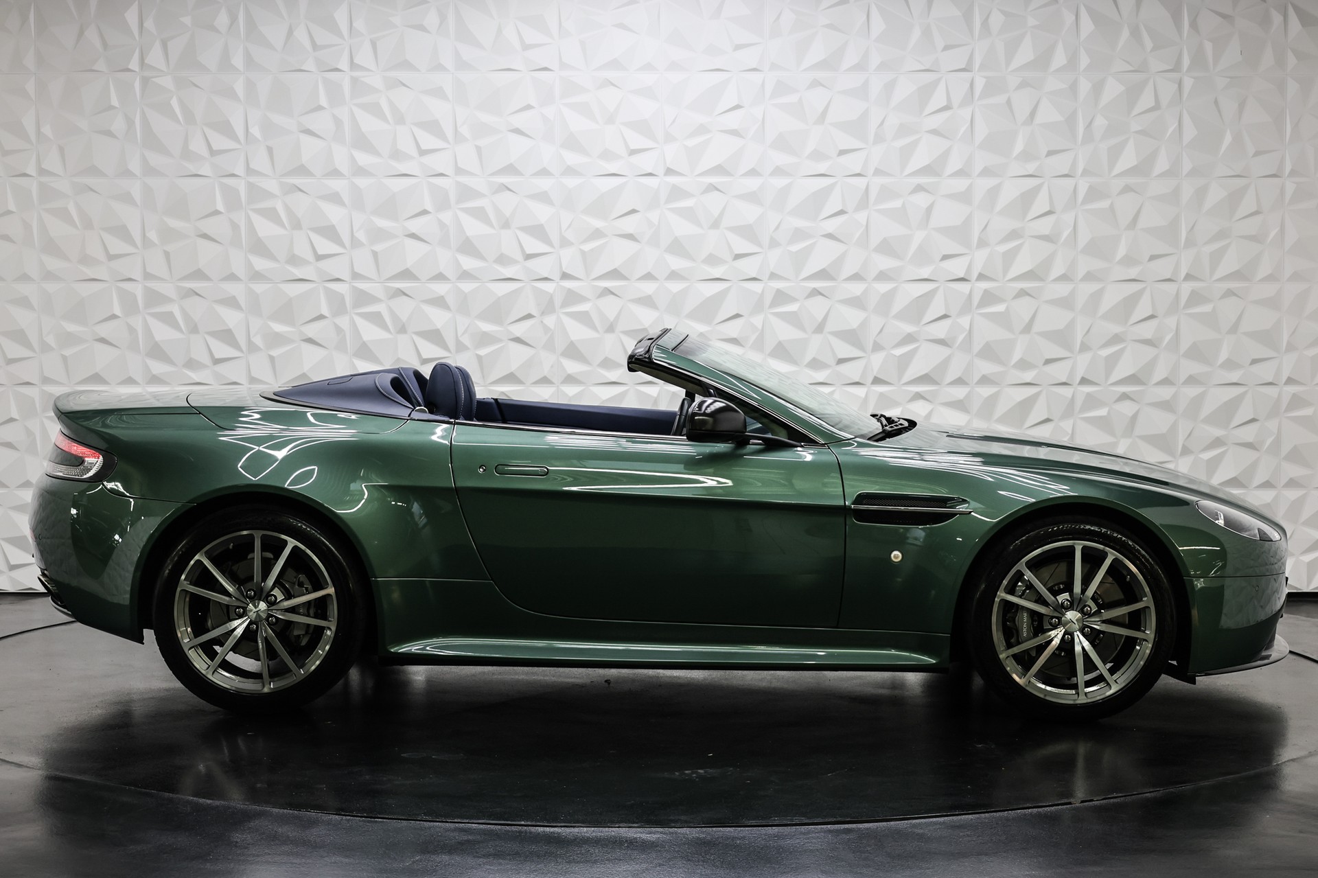 ASTON MARTIN V8 Vantage Roadster 4.7 S Sportshift-image-10