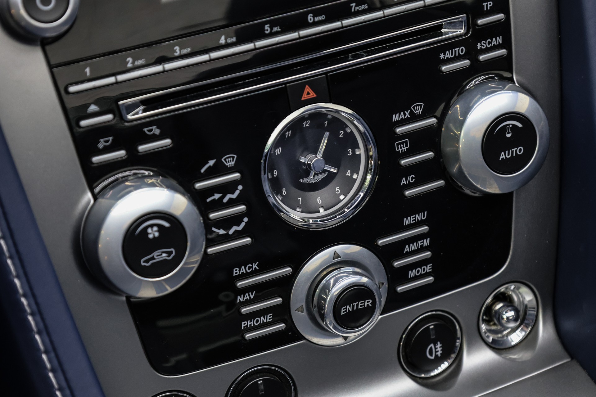 ASTON MARTIN V8 Vantage Roadster 4.7 S Sportshift-image-21