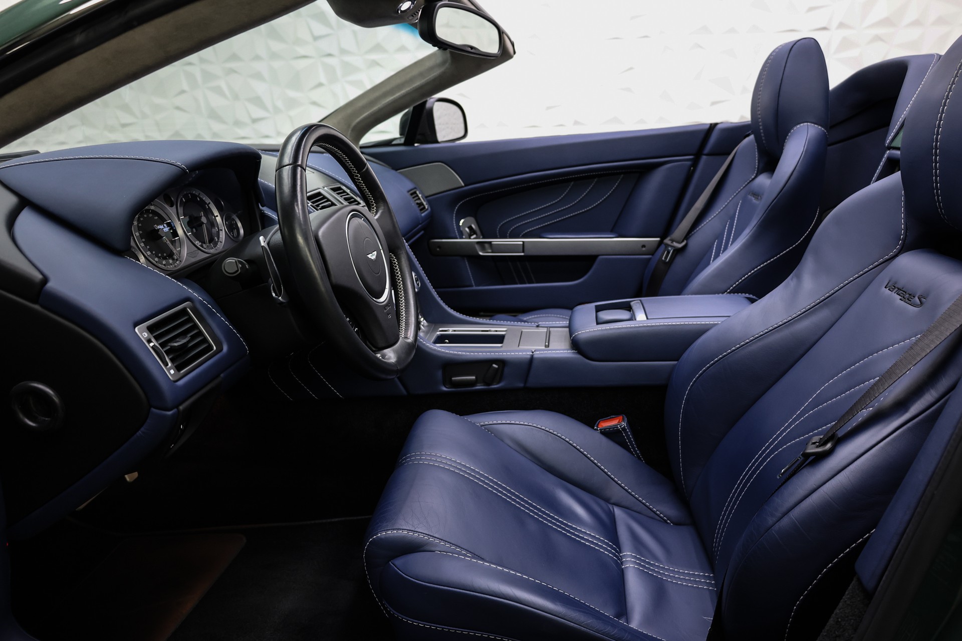 ASTON MARTIN V8 Vantage Roadster 4.7 S Sportshift-image-22