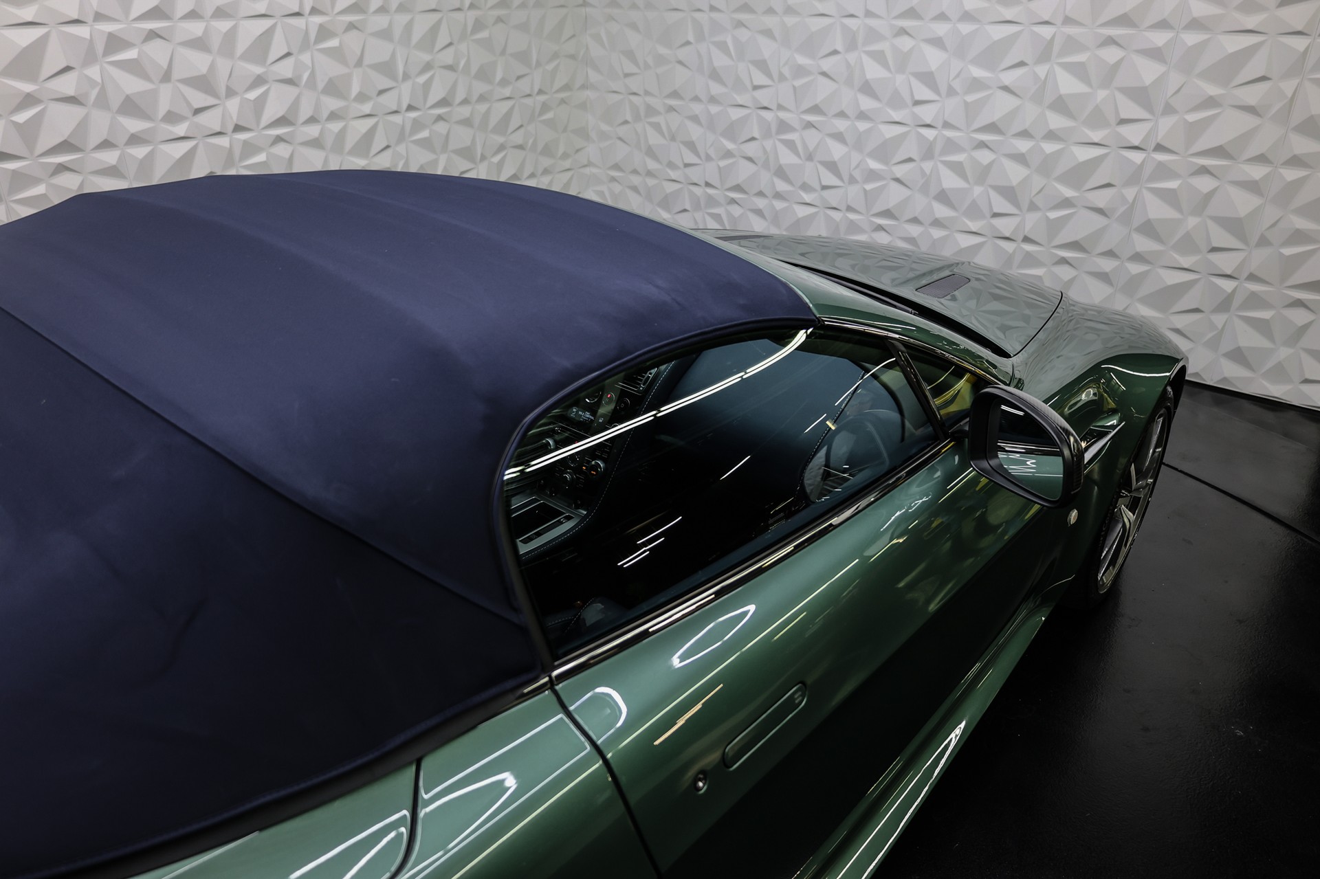 ASTON MARTIN V8 Vantage Roadster 4.7 S Sportshift-image-32