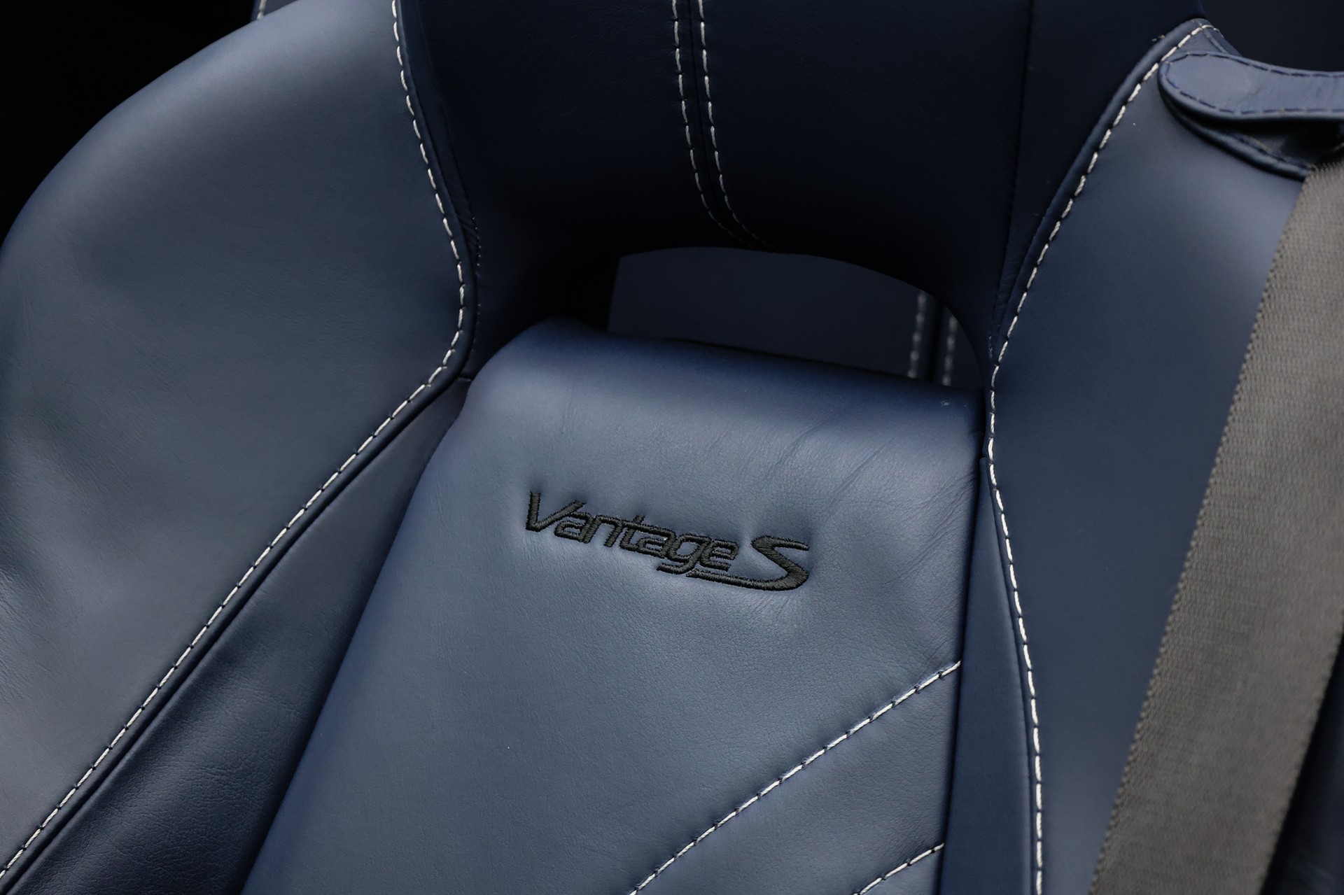 ASTON MARTIN V8 Vantage Roadster 4.7 S Sportshift-image-24
