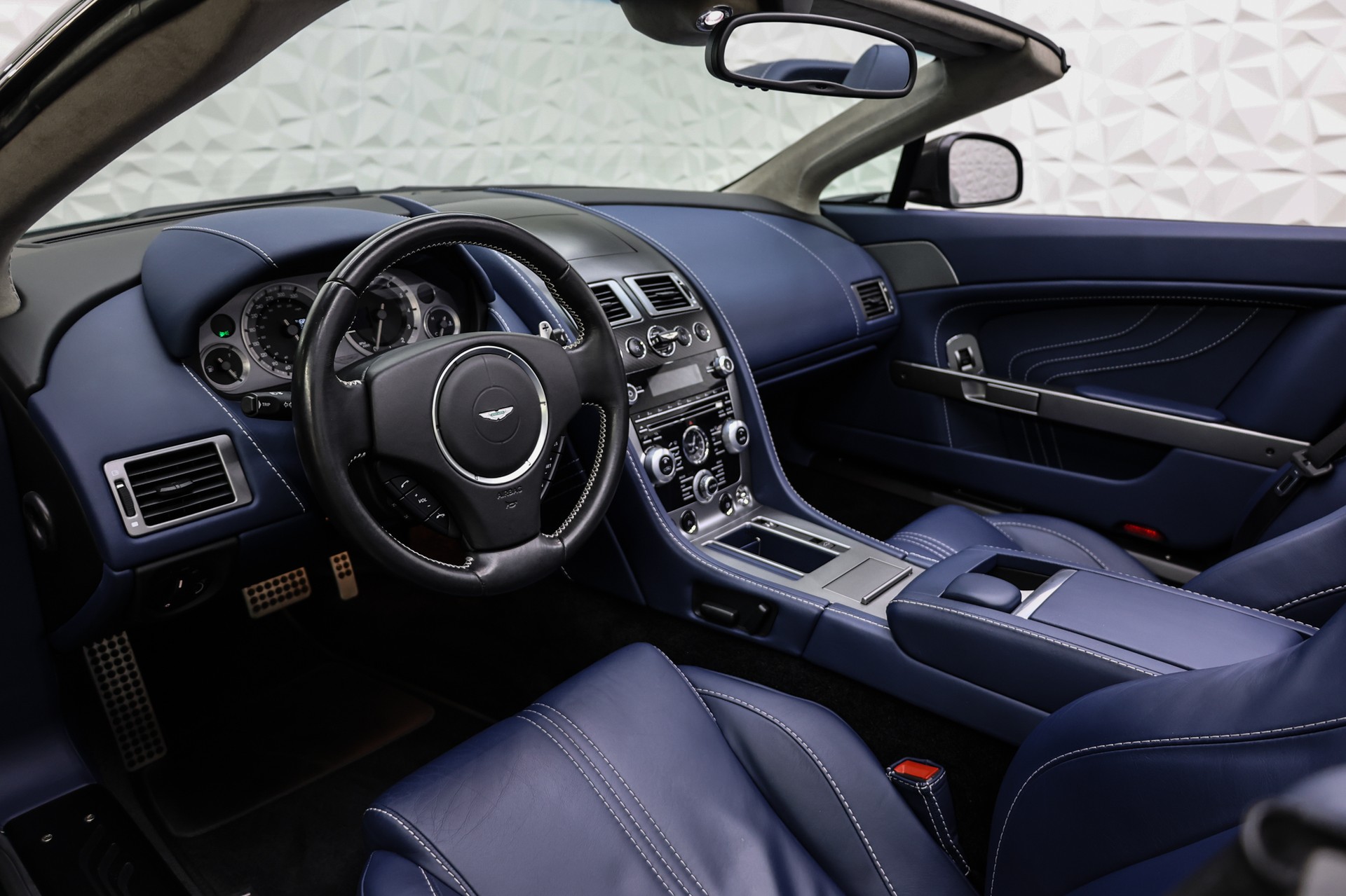 ASTON MARTIN V8 Vantage Roadster 4.7 S Sportshift-image-17
