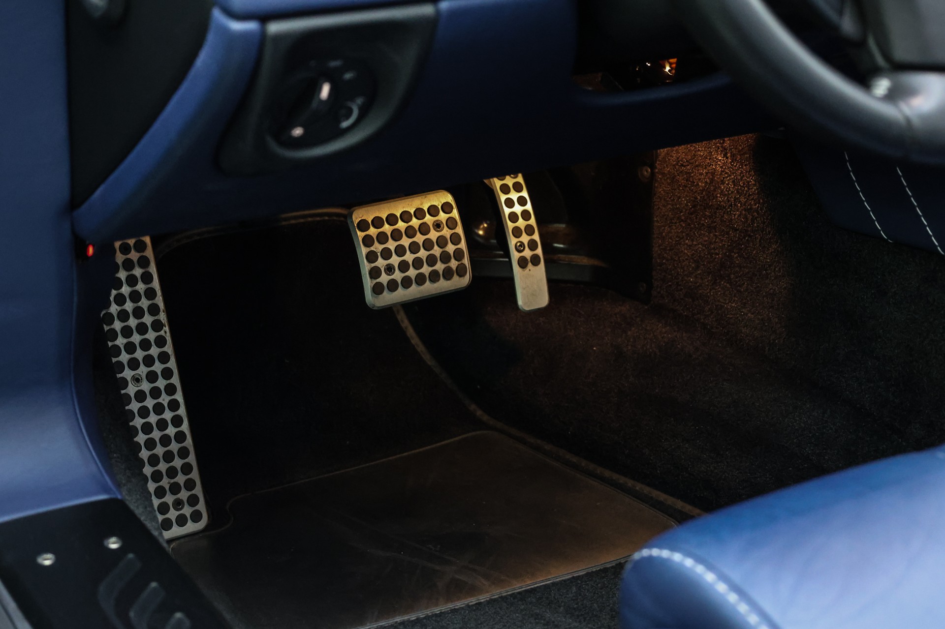 ASTON MARTIN V8 Vantage Roadster 4.7 S Sportshift-image-28