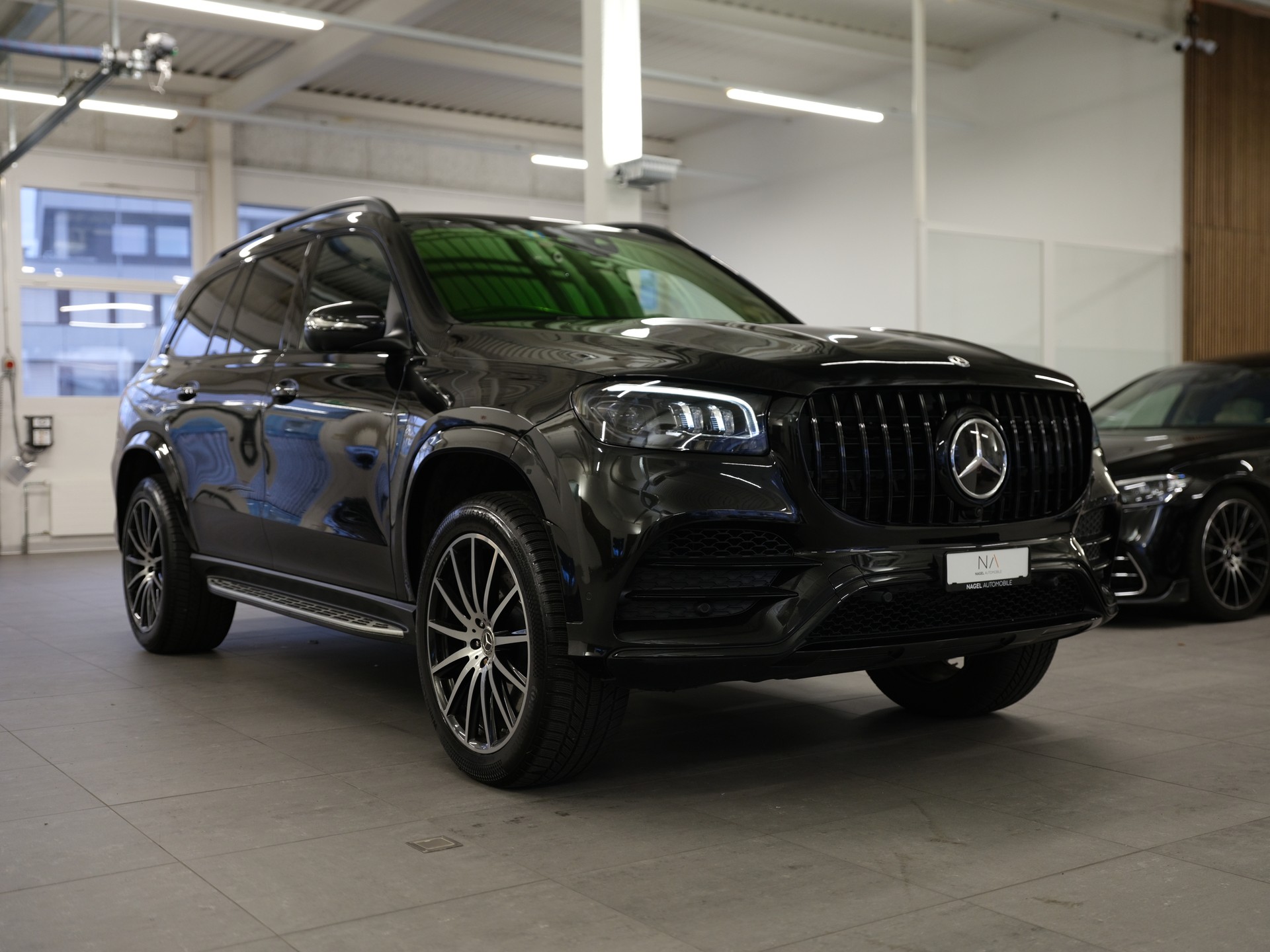 MERCEDES-BENZ GLS 580 4Matic 9G-Tronic-showroom-element-1