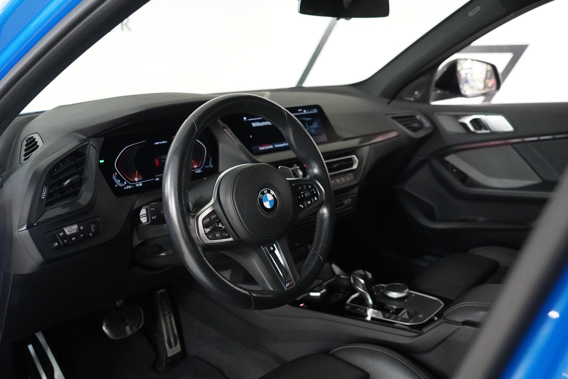 BMW M135i xDrive Steptronic-image-26