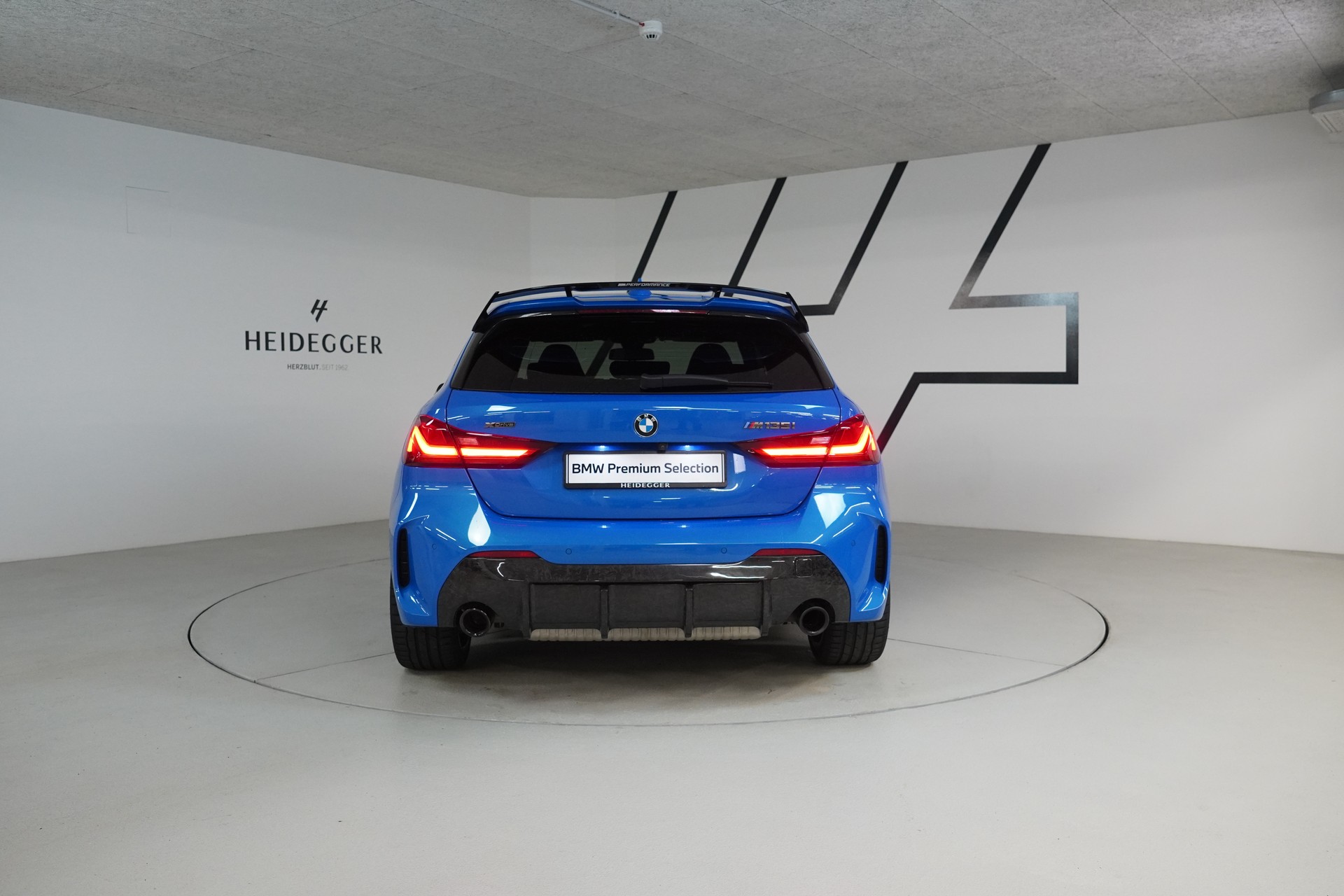 BMW M135i xDrive Steptronic-image-5