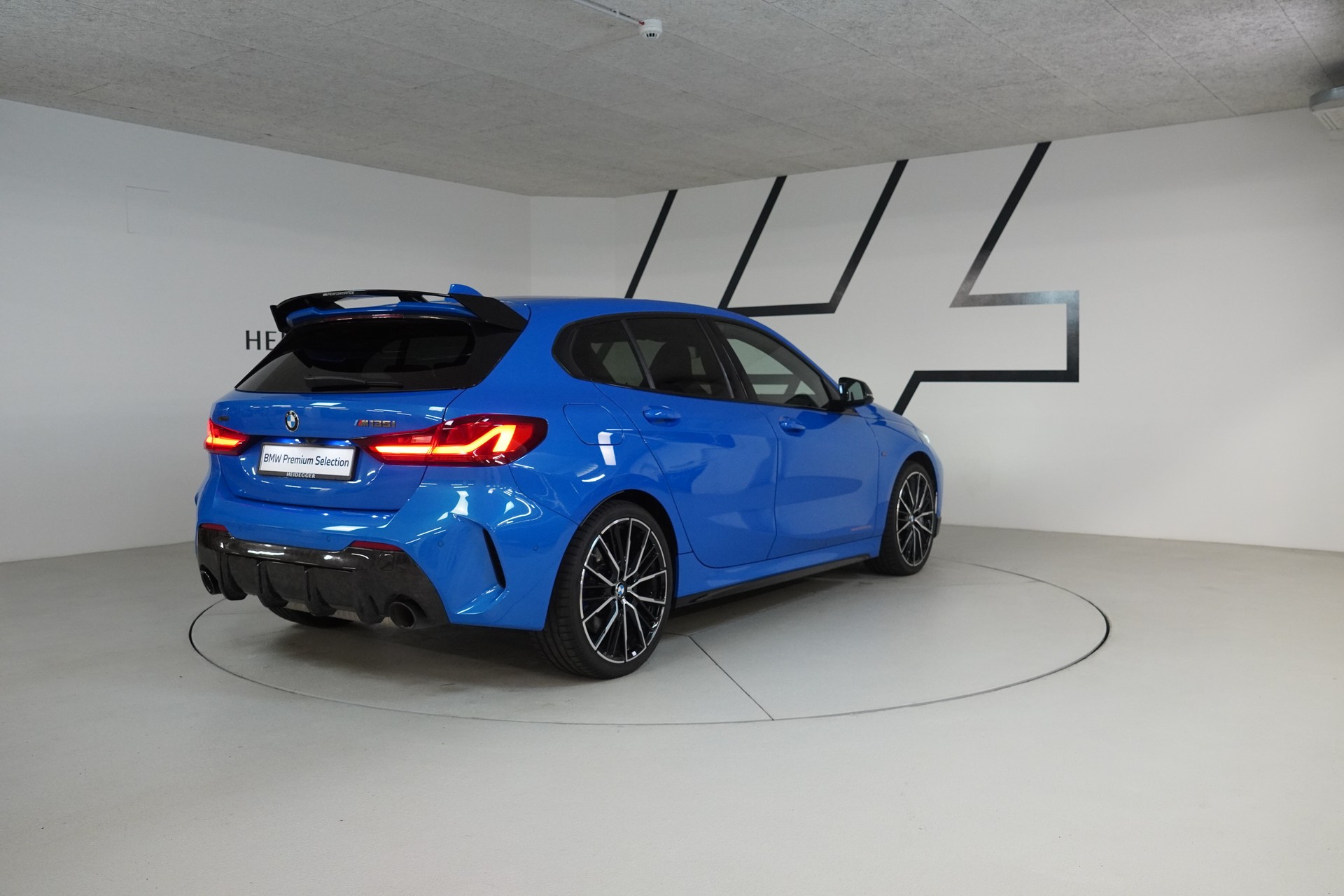 BMW M135i xDrive Steptronic-image-6