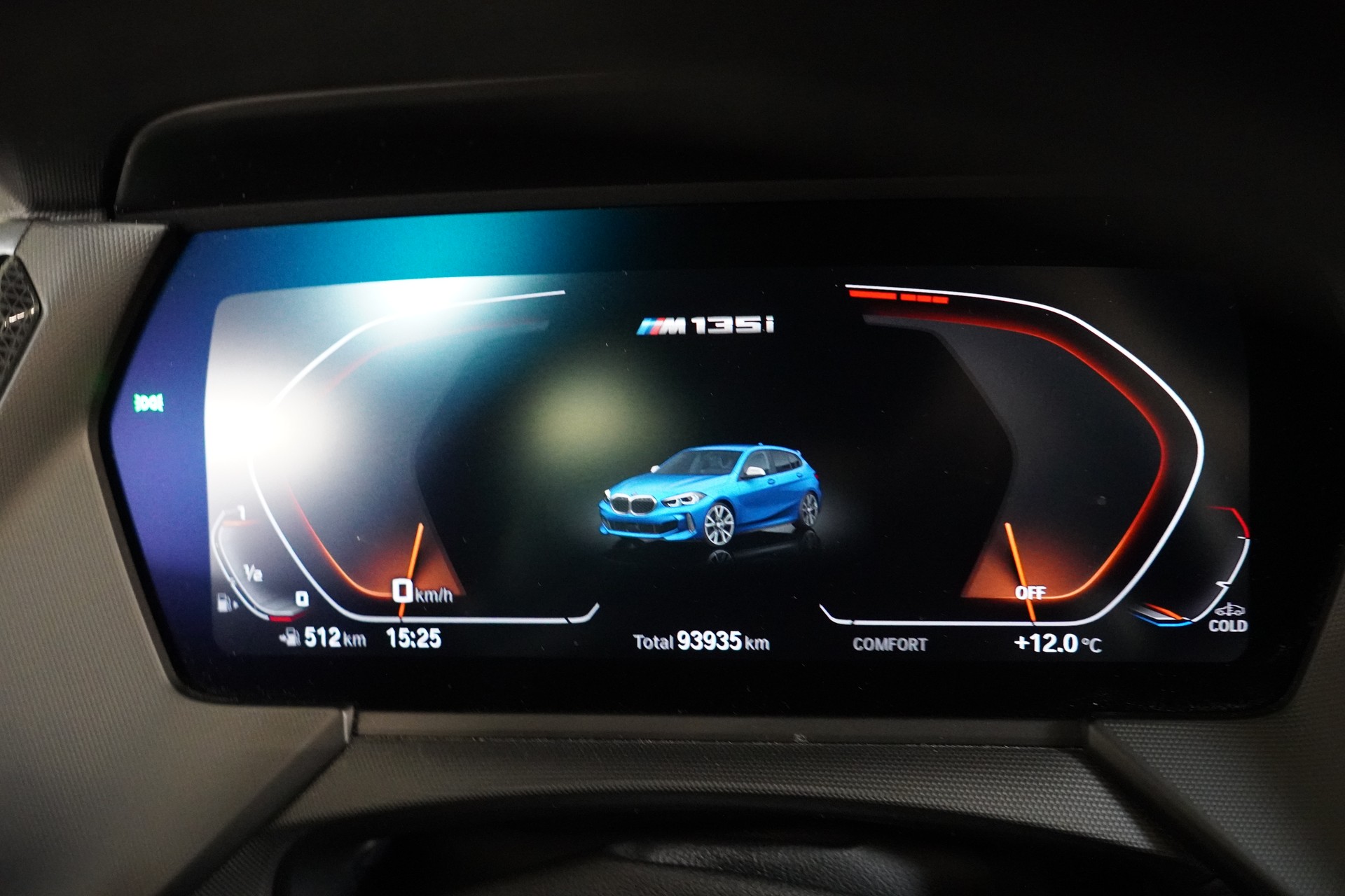 BMW M135i xDrive Steptronic-image-25