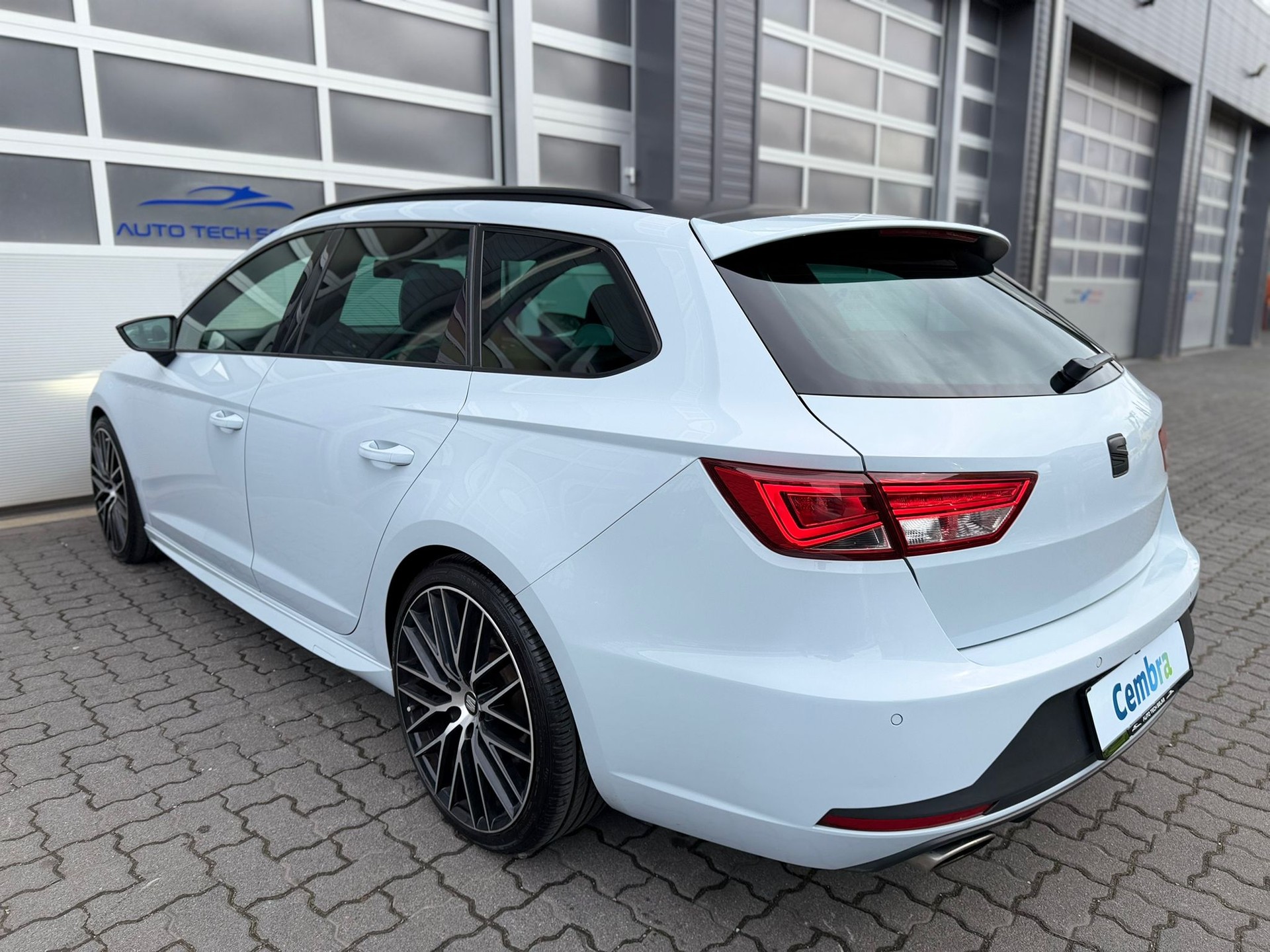 SEAT Leon ST 2.0 TSI Cupra 280 DSG-image-8