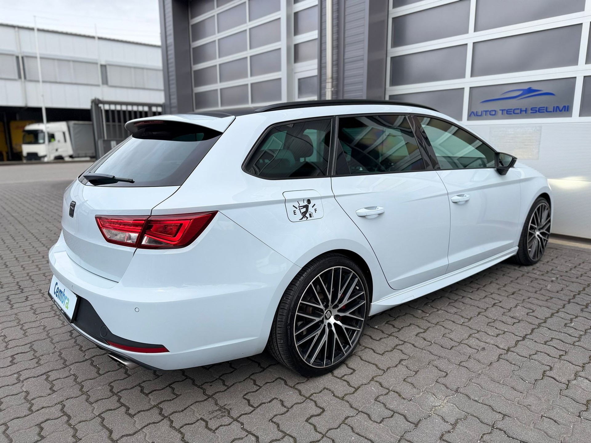 SEAT Leon ST 2.0 TSI Cupra 280 DSG-image-4