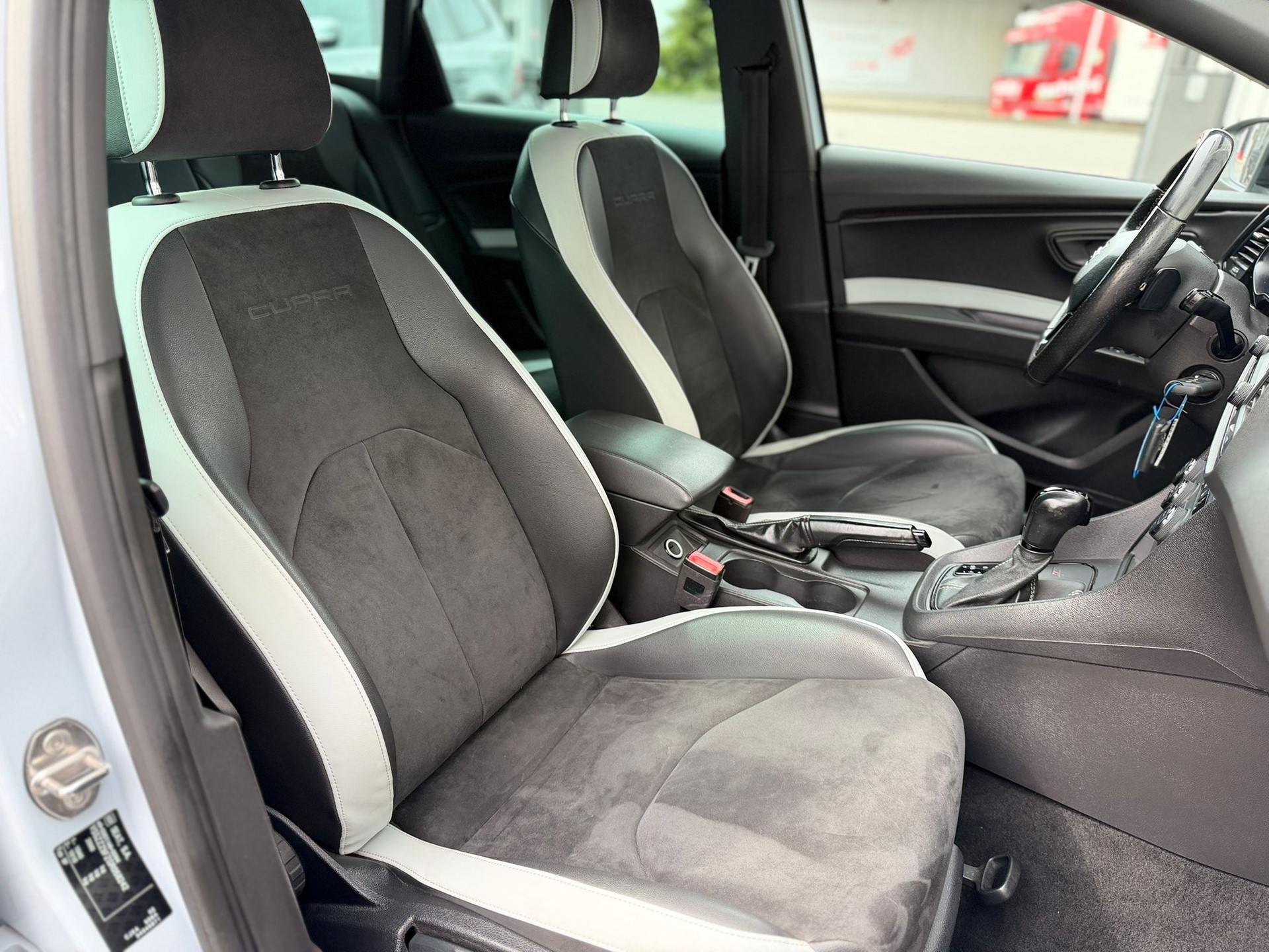 SEAT Leon ST 2.0 TSI Cupra 280 DSG-image-16