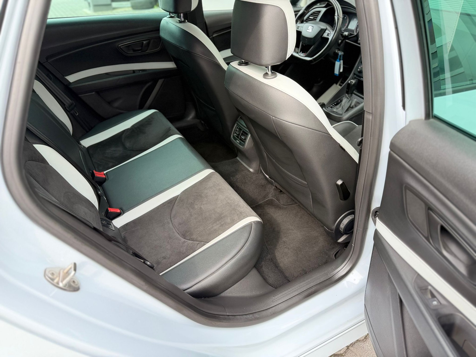 SEAT Leon ST 2.0 TSI Cupra 280 DSG-image-18