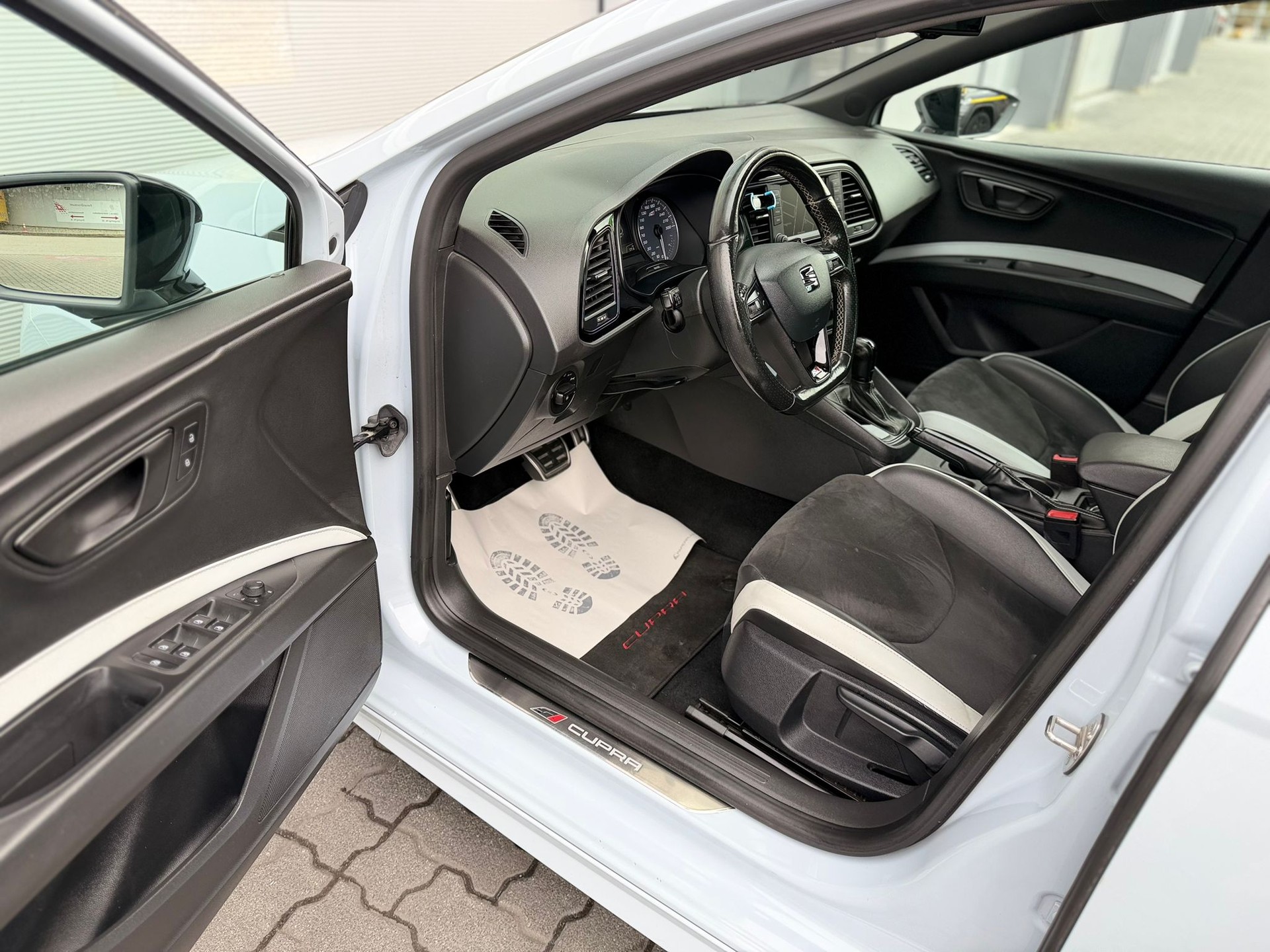 SEAT Leon ST 2.0 TSI Cupra 280 DSG-image-9