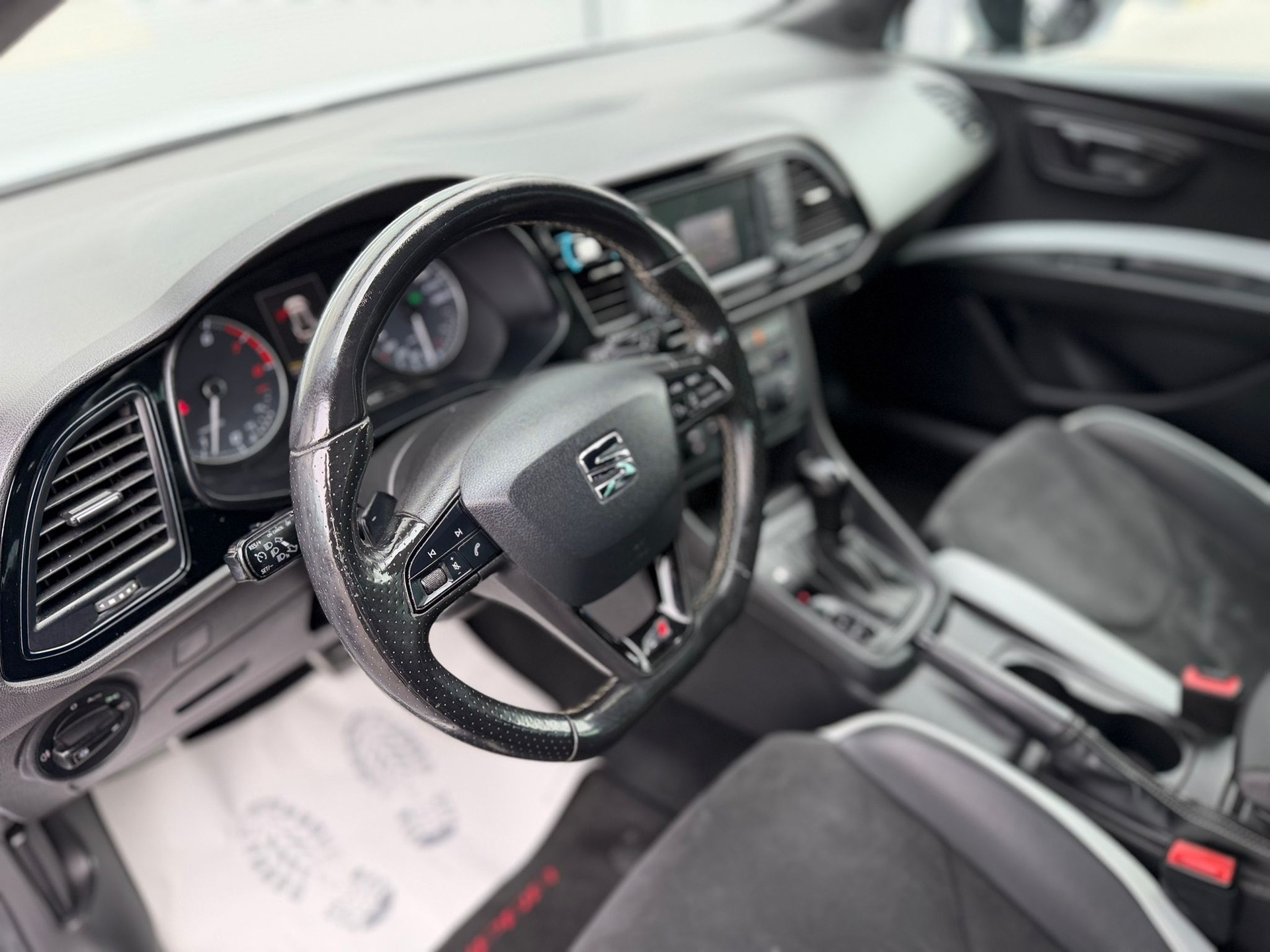 SEAT Leon ST 2.0 TSI Cupra 280 DSG-image-12