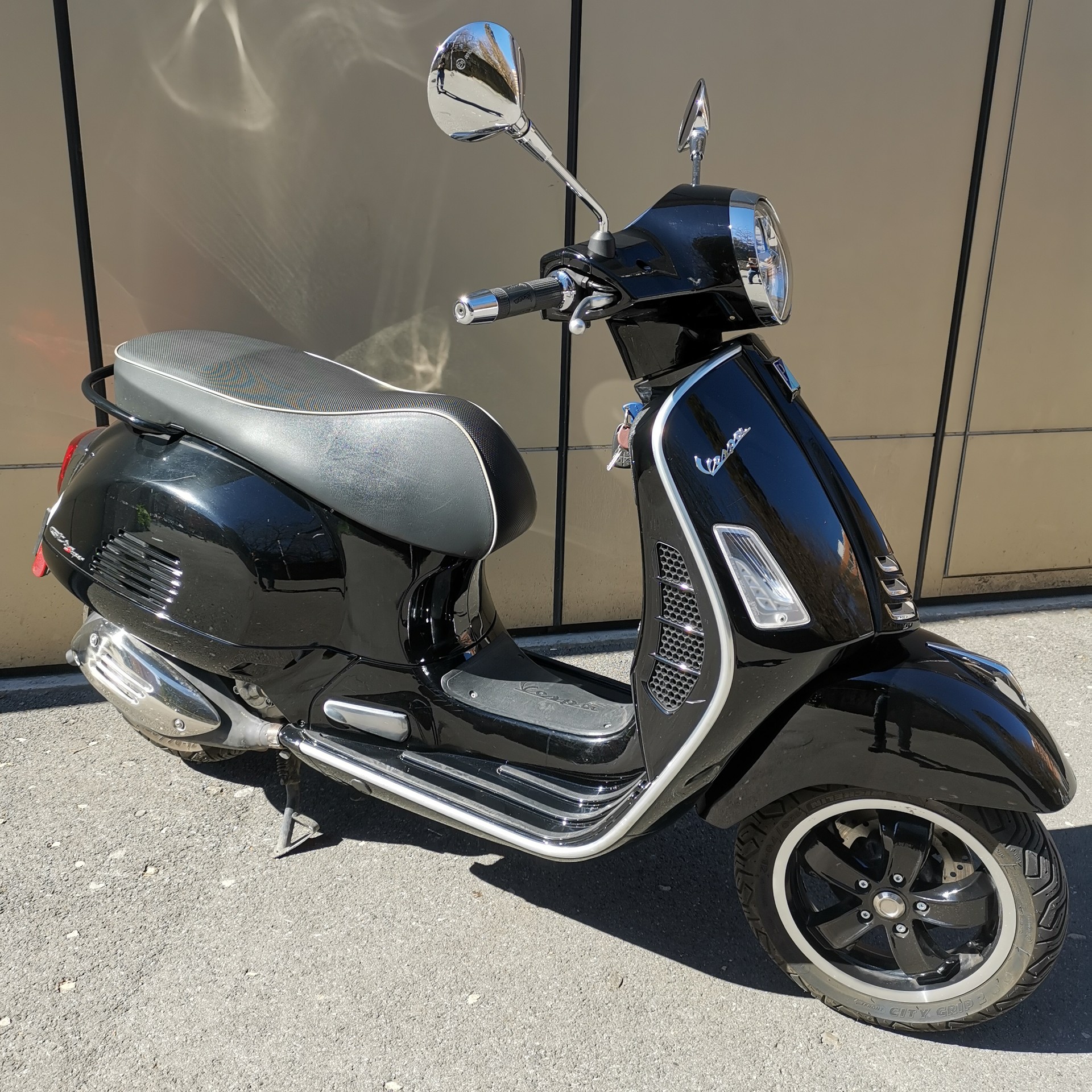 PIAGGIO Vespa GTS 300 HPE Super ABS/ASR-image-1