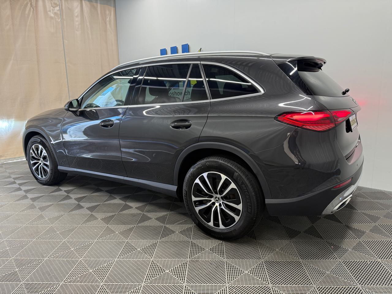 MERCEDES-BENZ GLC 220 d 4Matic 9G-Tronic-showroom-element-1
