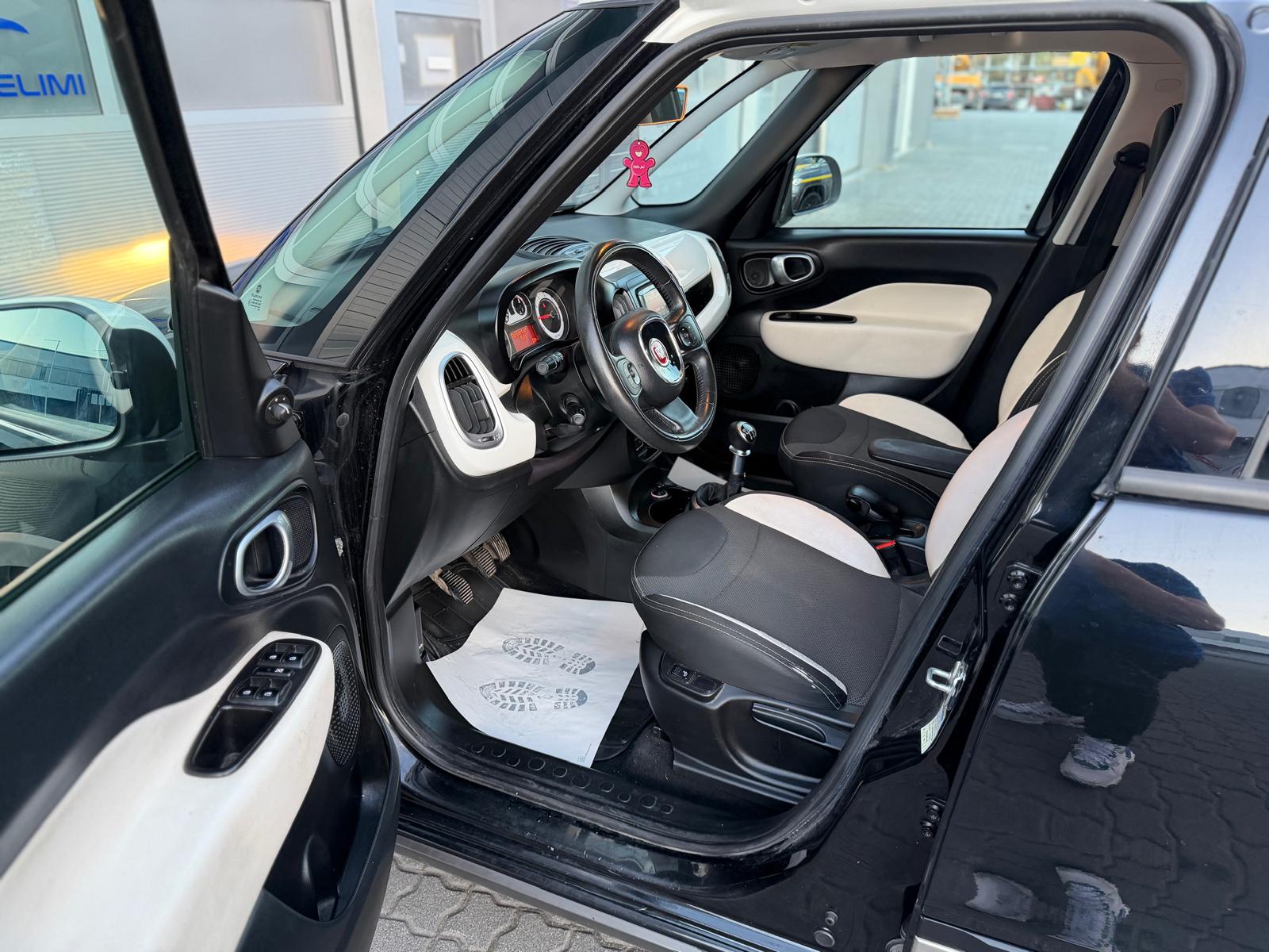 FIAT 500L 1.4 TB 16V Trekking-image-9