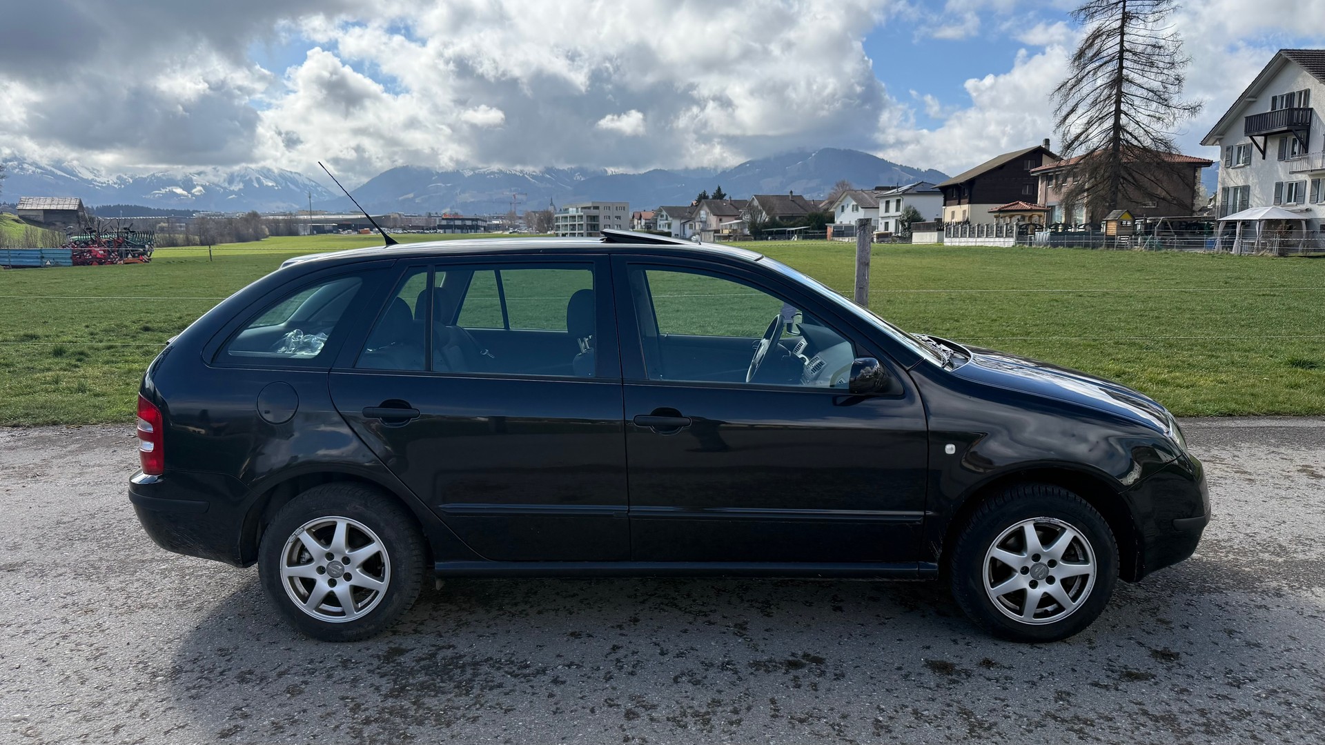 SKODA Fabia 1.4 16V Elegance-image-7