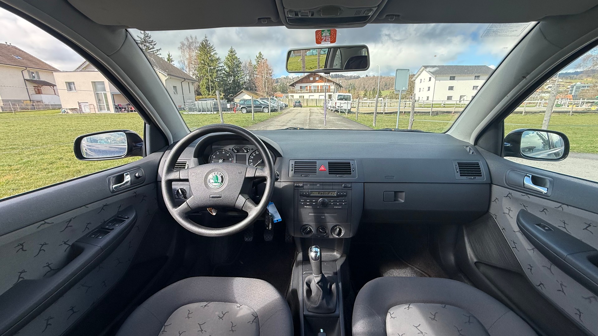 SKODA Fabia 1.4 16V Elegance-image-8