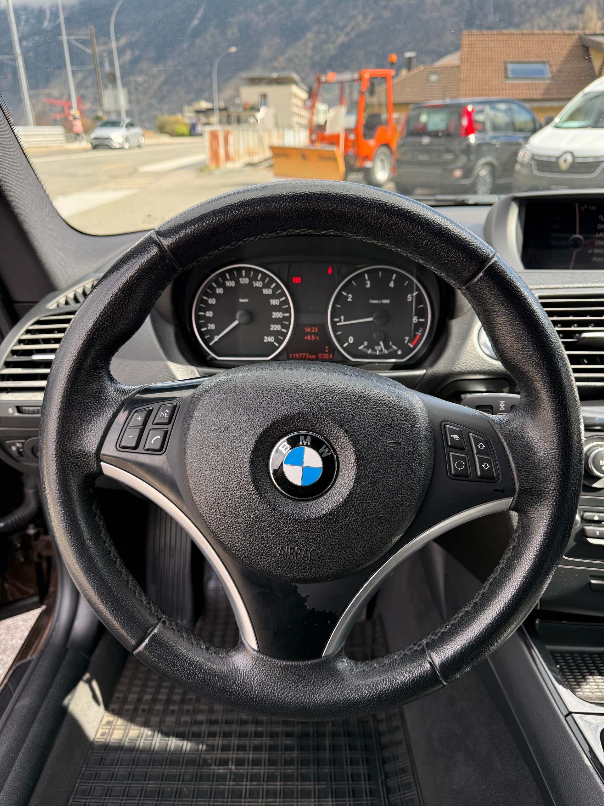BMW 116i-image-10