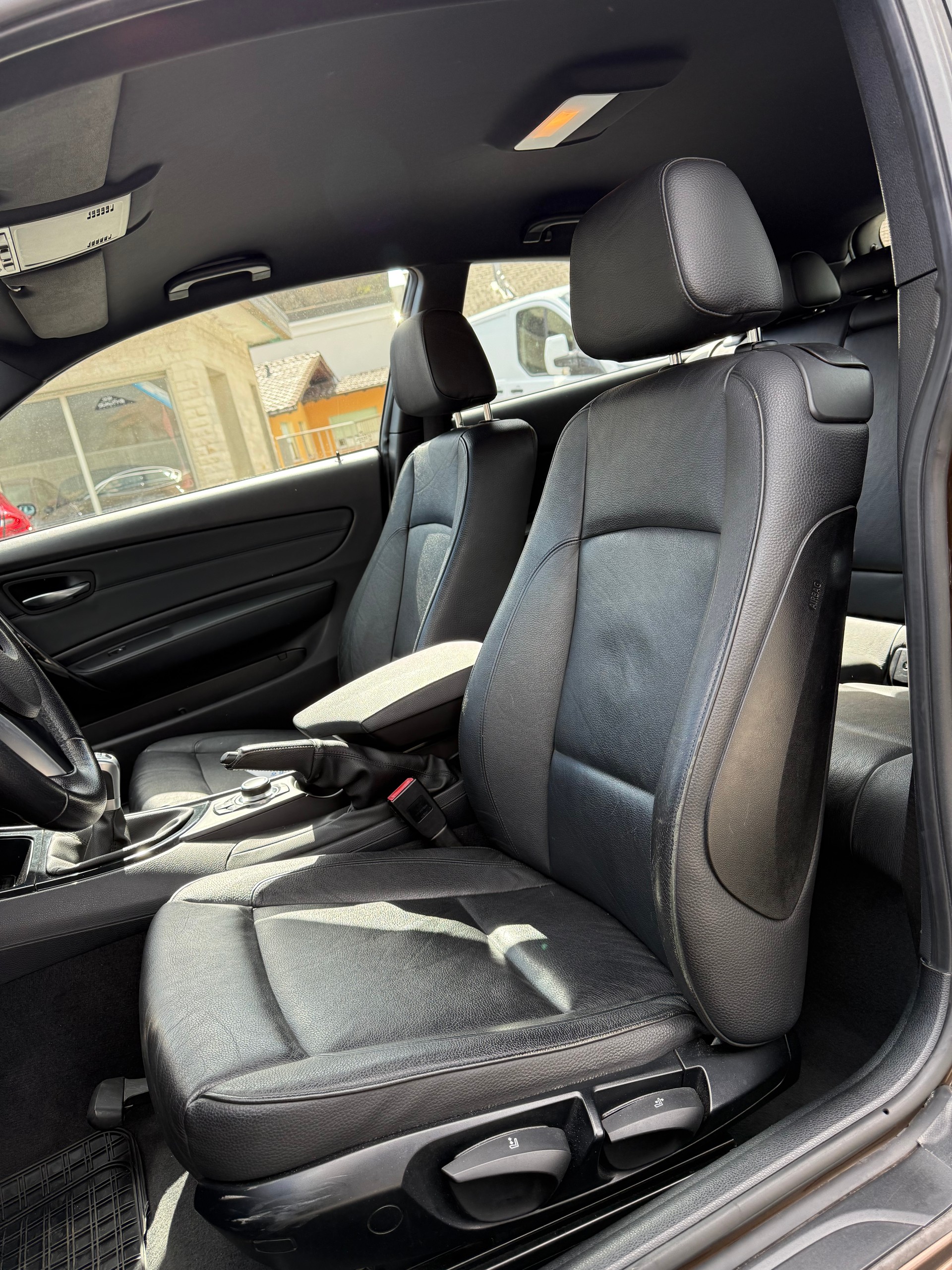 BMW 116i-image-12
