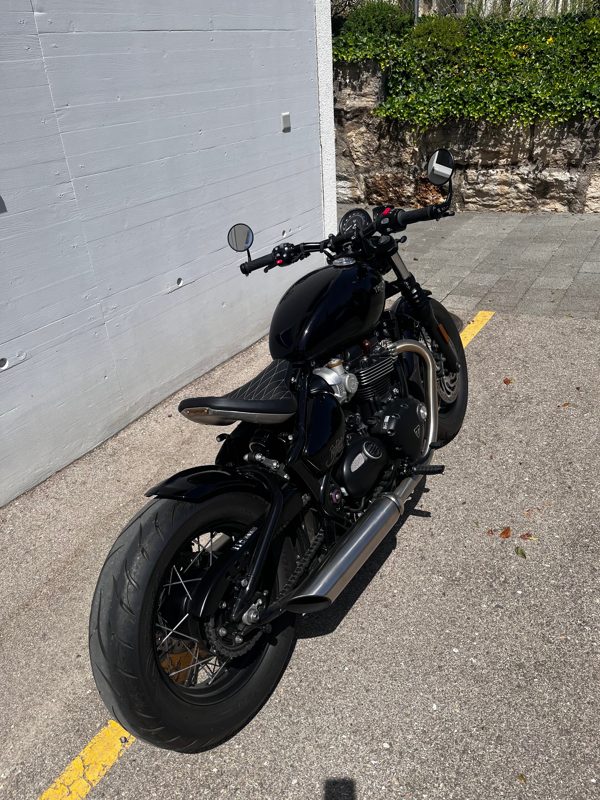 TRIUMPH Bonneville 1200 Bobber-image-1