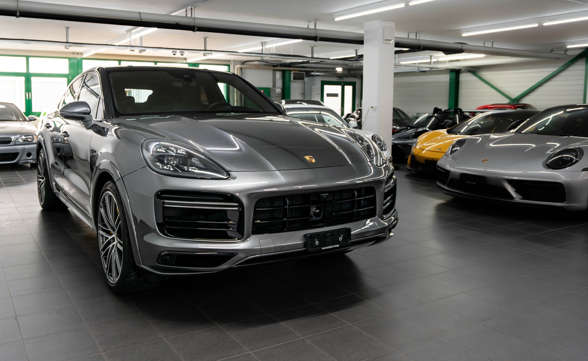 PORSCHE Cayenne Turbo S Coupe E-Hybrid-showroom-element-2