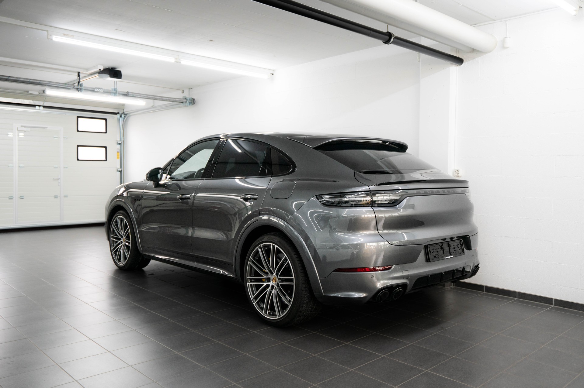 PORSCHE Cayenne Turbo S Coupe E-Hybrid-image-4