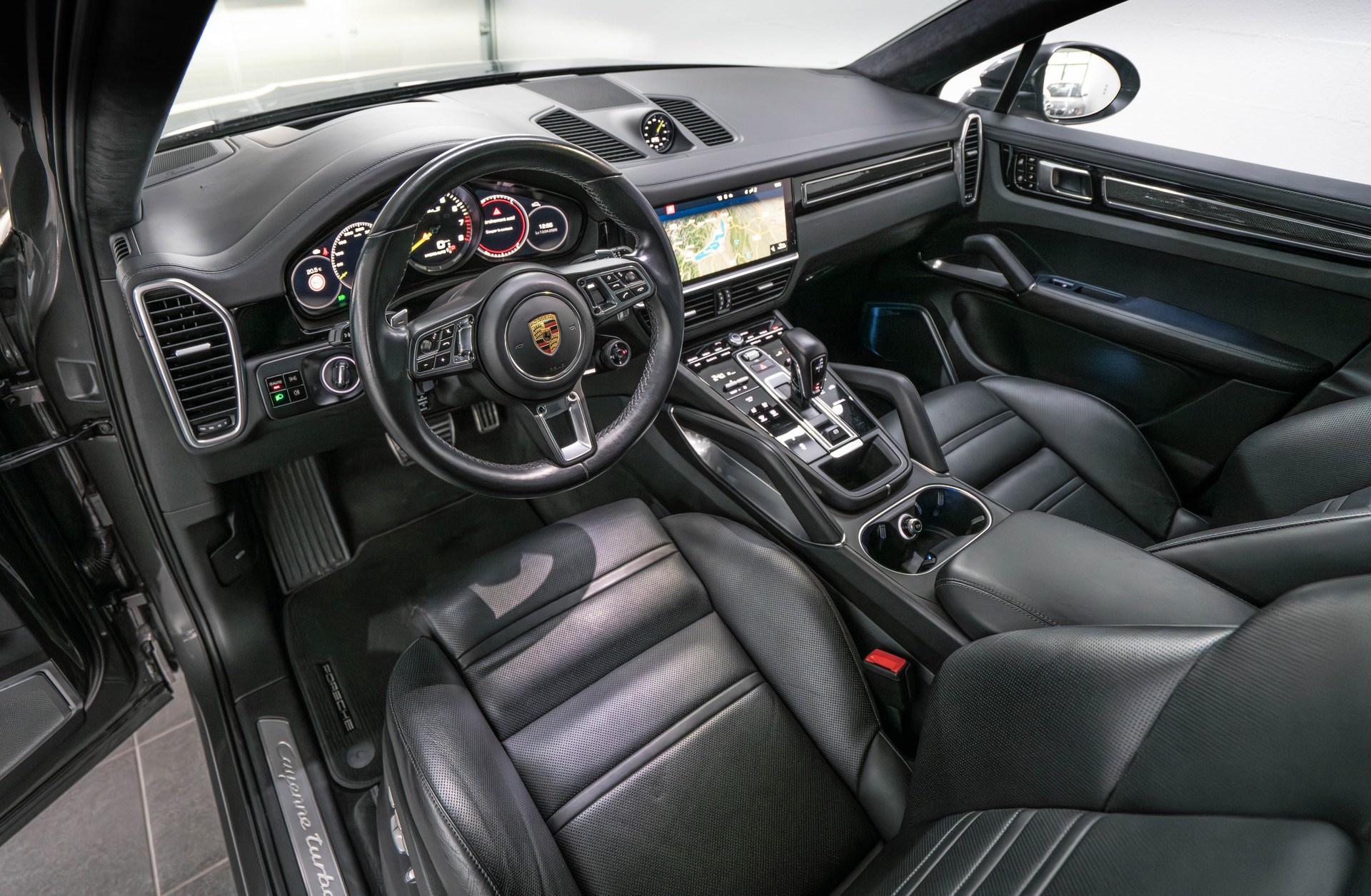 PORSCHE Cayenne Turbo S Coupe E-Hybrid-image-7