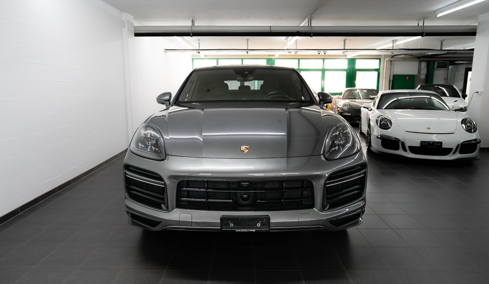PORSCHE Cayenne Turbo S Coupe E-Hybrid-showroom-element-1