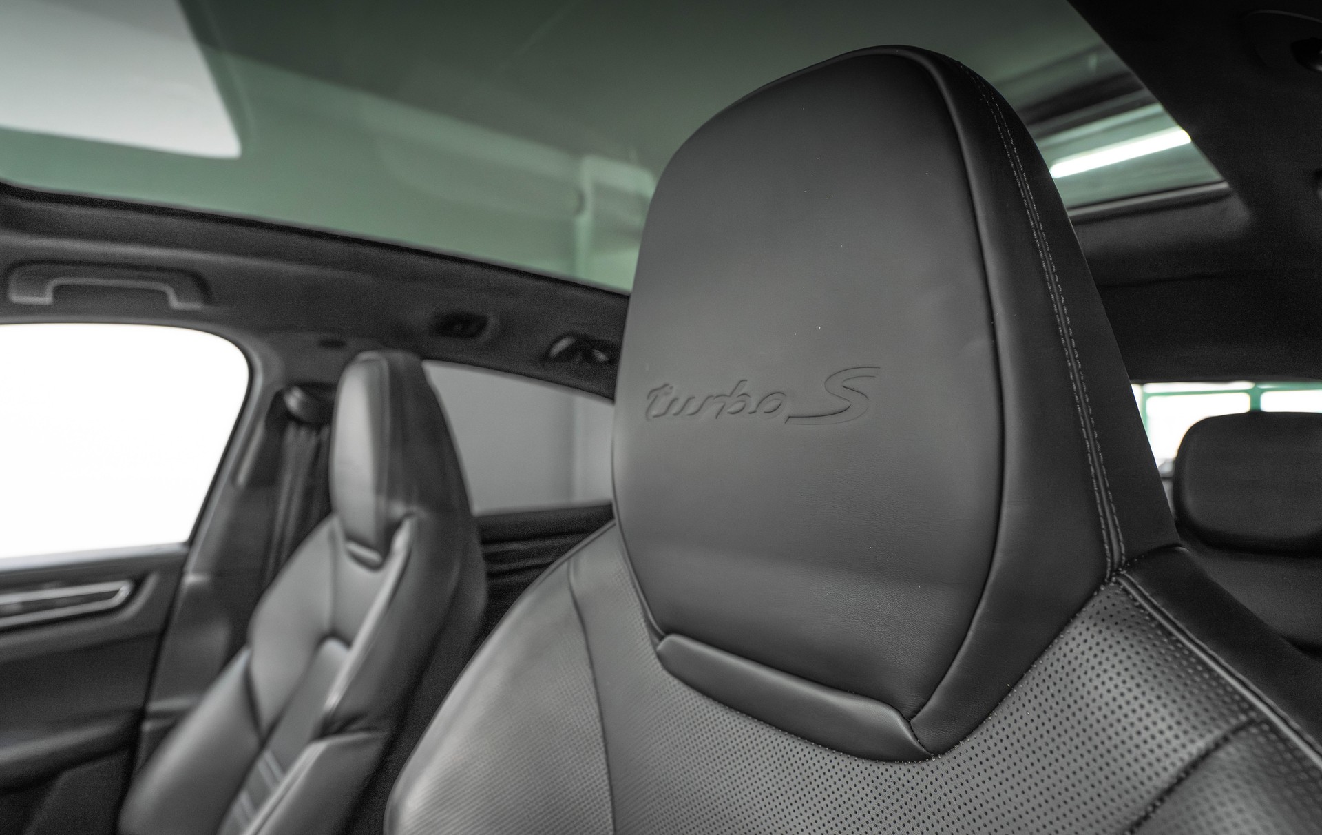 PORSCHE Cayenne Turbo S Coupe E-Hybrid-image-11
