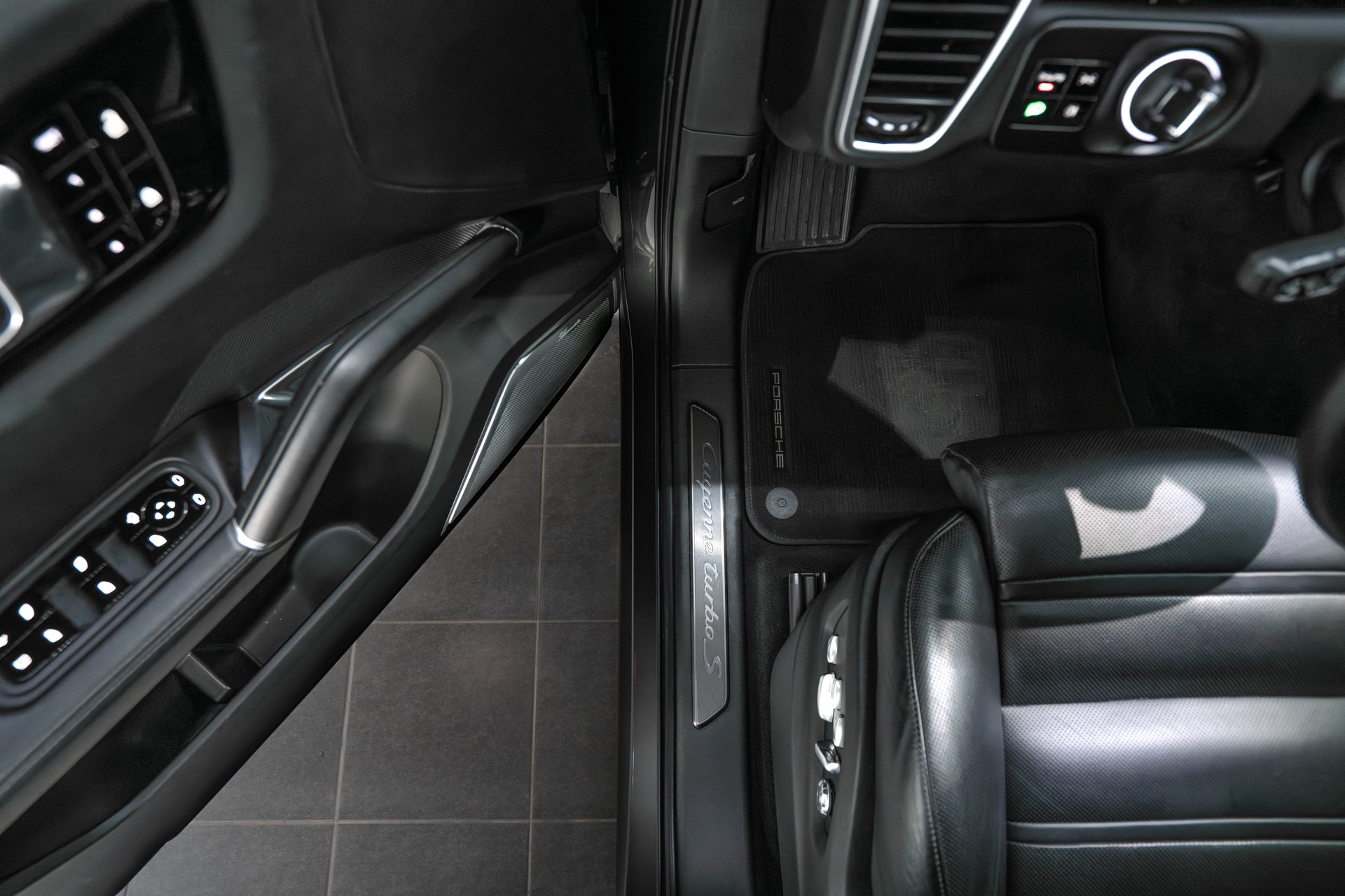 PORSCHE Cayenne Turbo S Coupe E-Hybrid-image-18