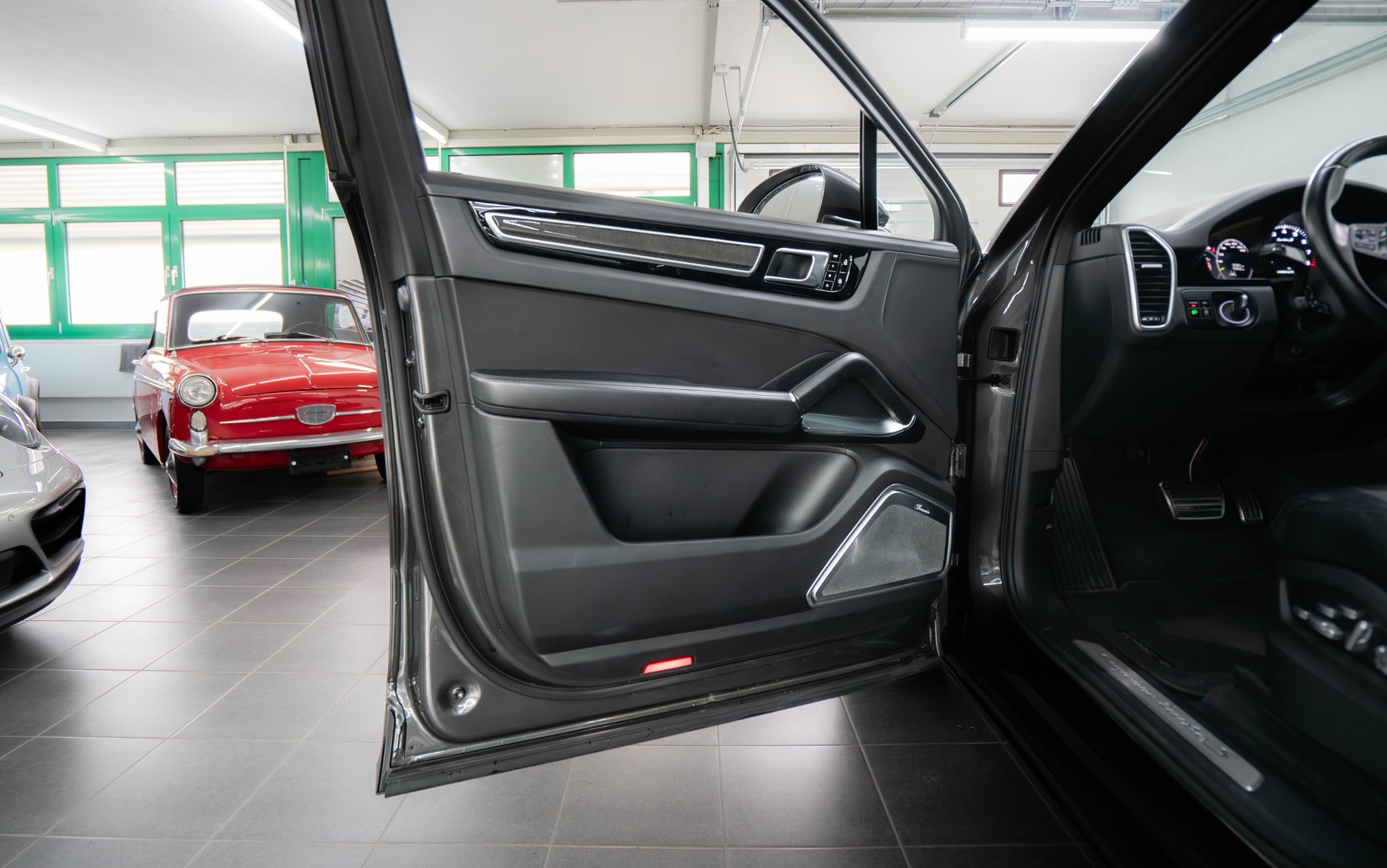 PORSCHE Cayenne Turbo S Coupe E-Hybrid-image-19