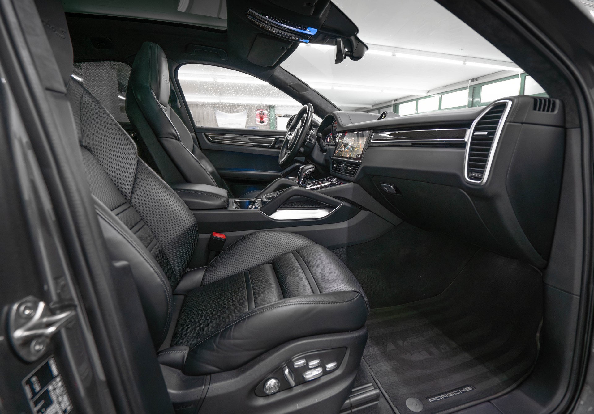 PORSCHE Cayenne Turbo S Coupe E-Hybrid-image-8